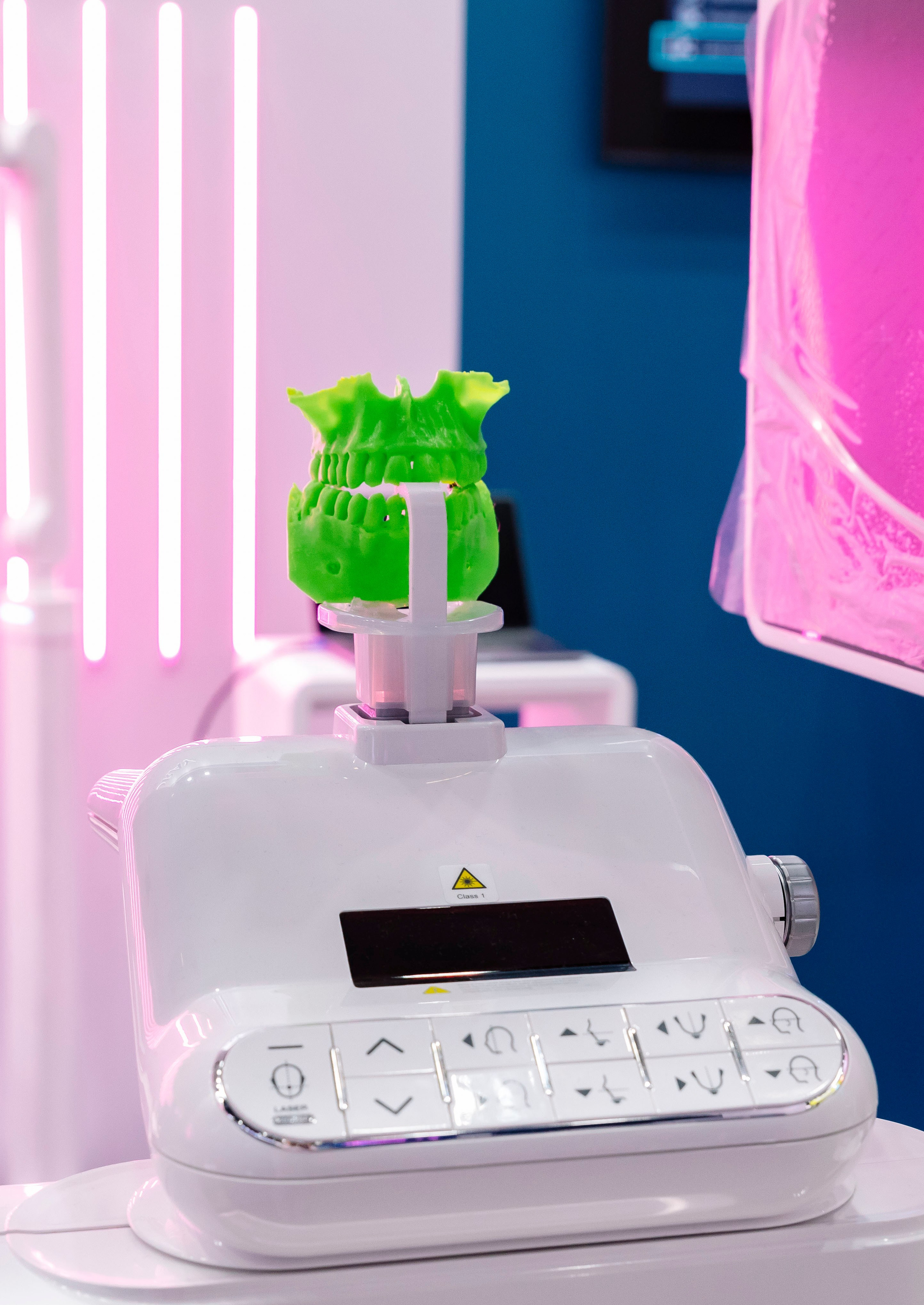 Стоматологическая выставка Dental Salon 2026. Профессиональный фотограф в Москве | Заказать фотосессию и съемку