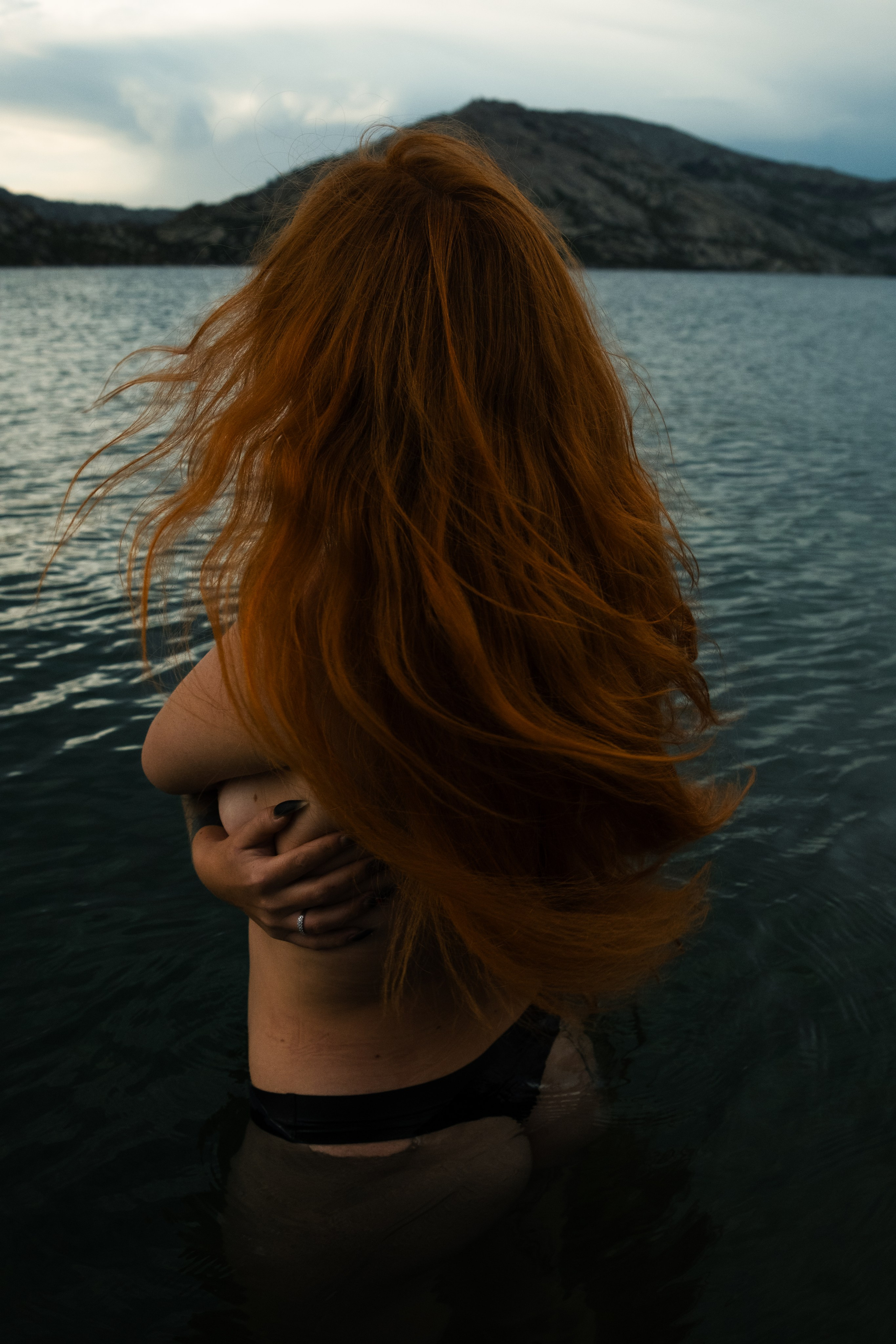 Вика наслаждается водой. Фотограф Коробова Екатерина