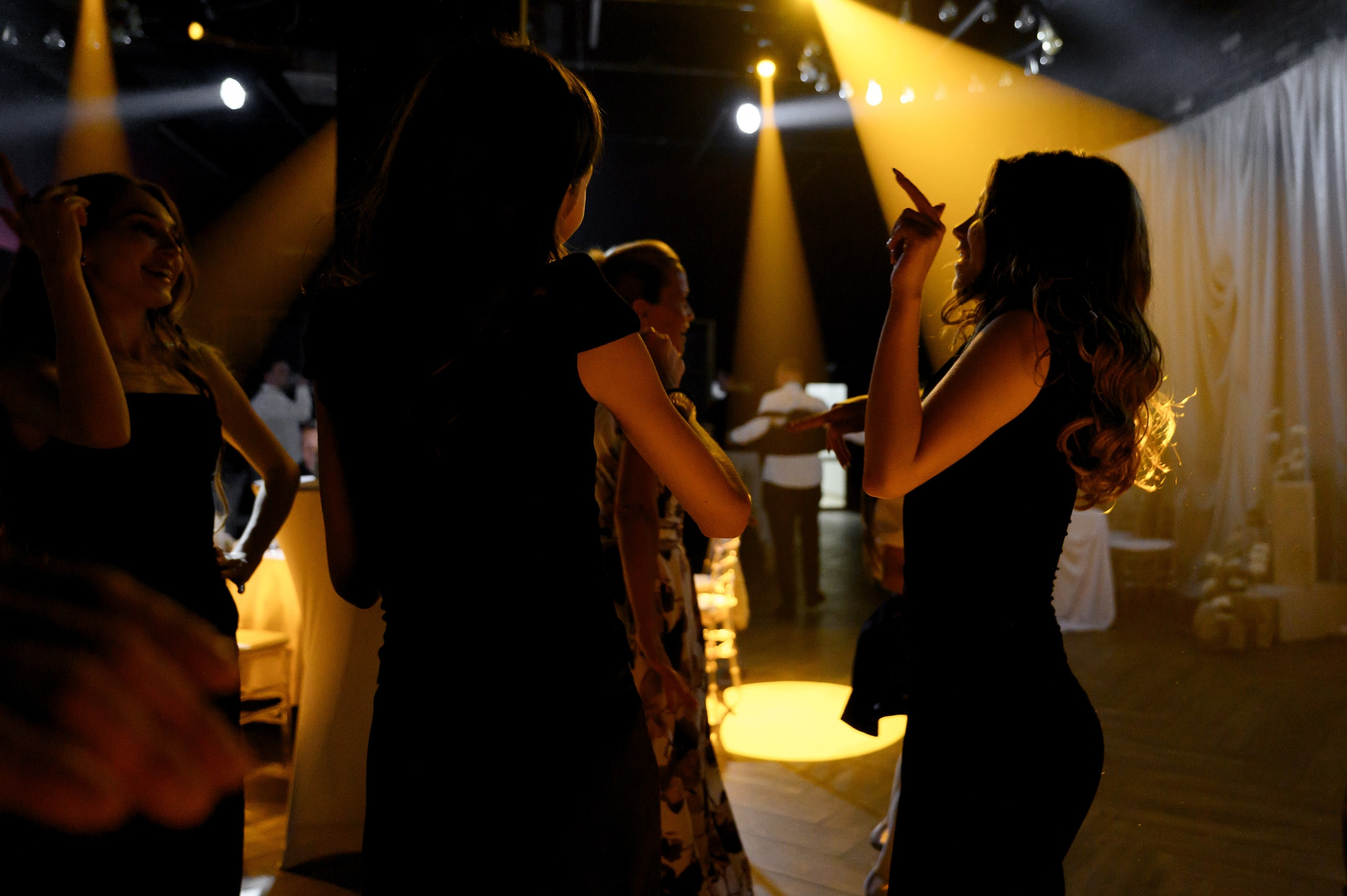 Антон и Виолета. Zhulanovilya