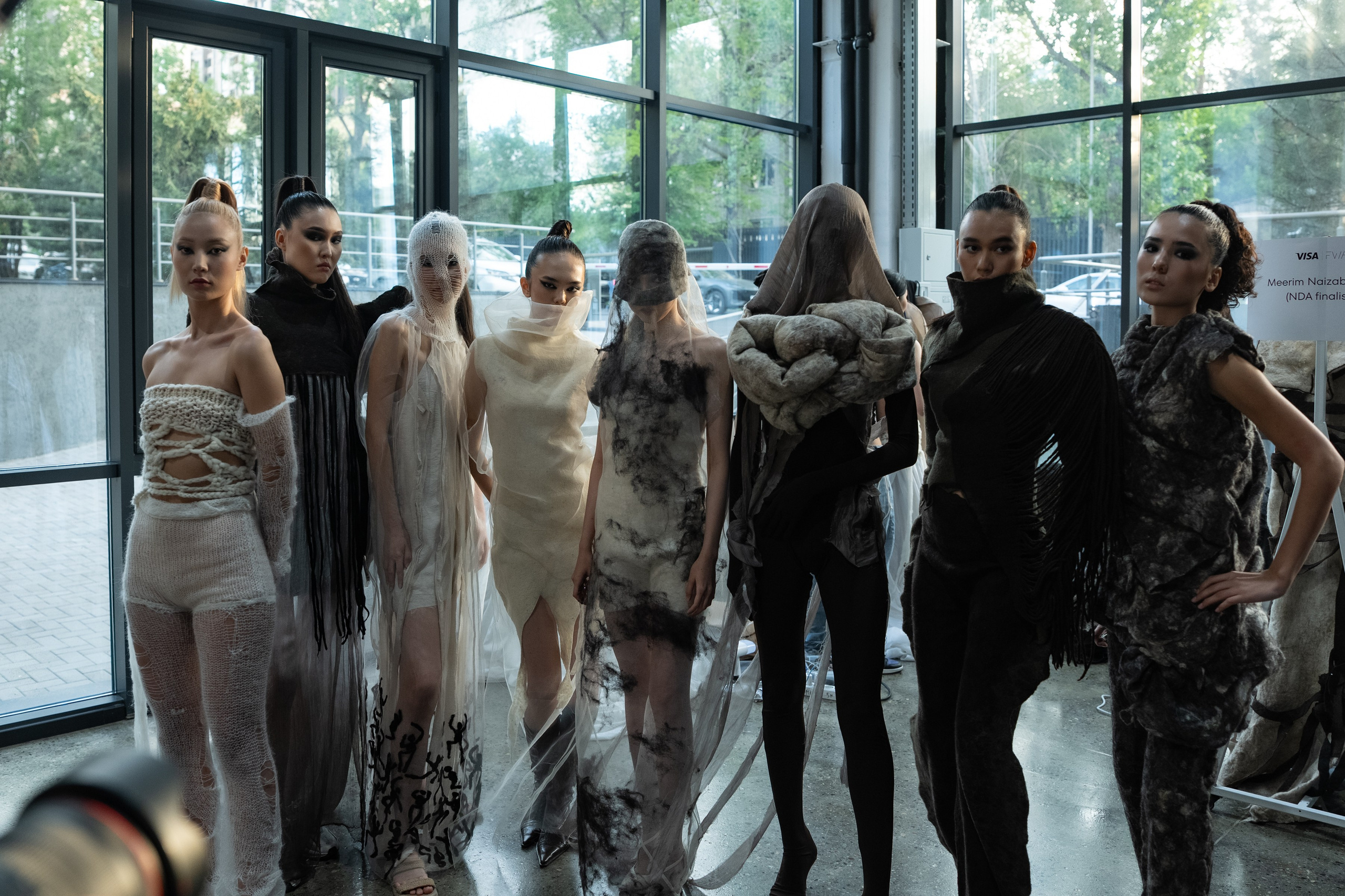 Visa Fashion Week Pre-Fall 2026 April BackStage Day 1. Сайт Алматинского НЮ АРТ, будуар и фэшн фотографа Дениса Карпенко
