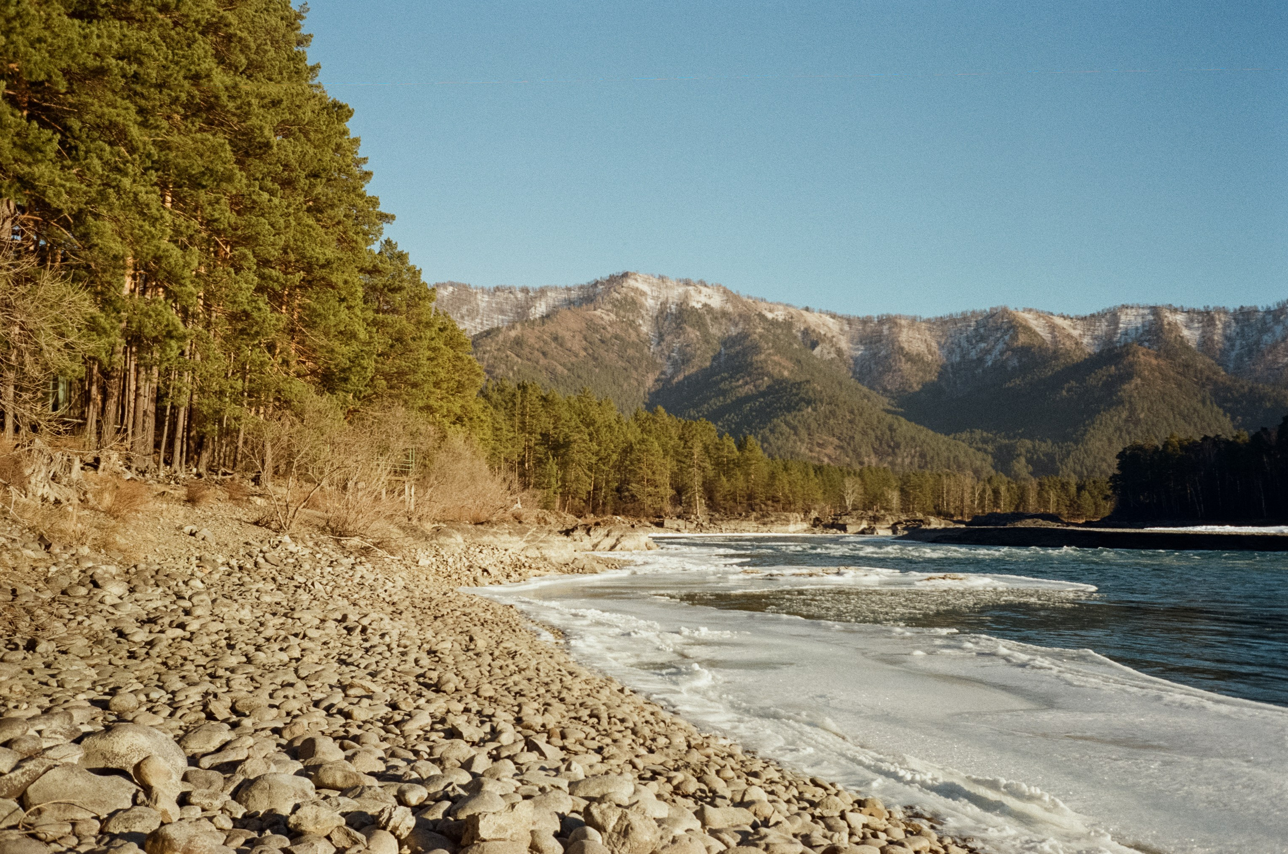 Зима и лето, Катунь и солнце, снег и лед. База Берель и дорога к Coffe. Фотограф-документалист Мария Осокина