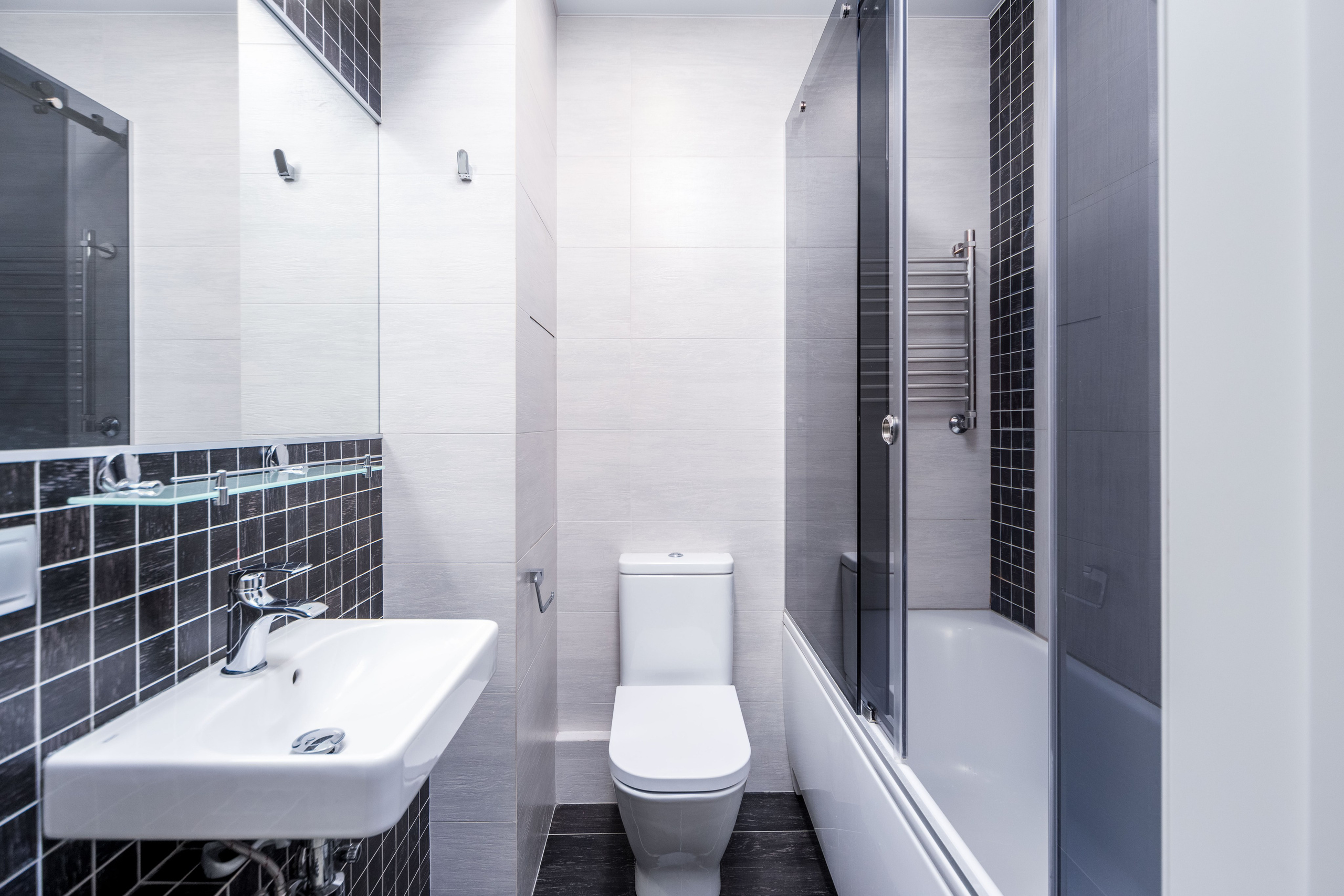 Интерьер основного санузла в трёхкомнатной квартире в Минске