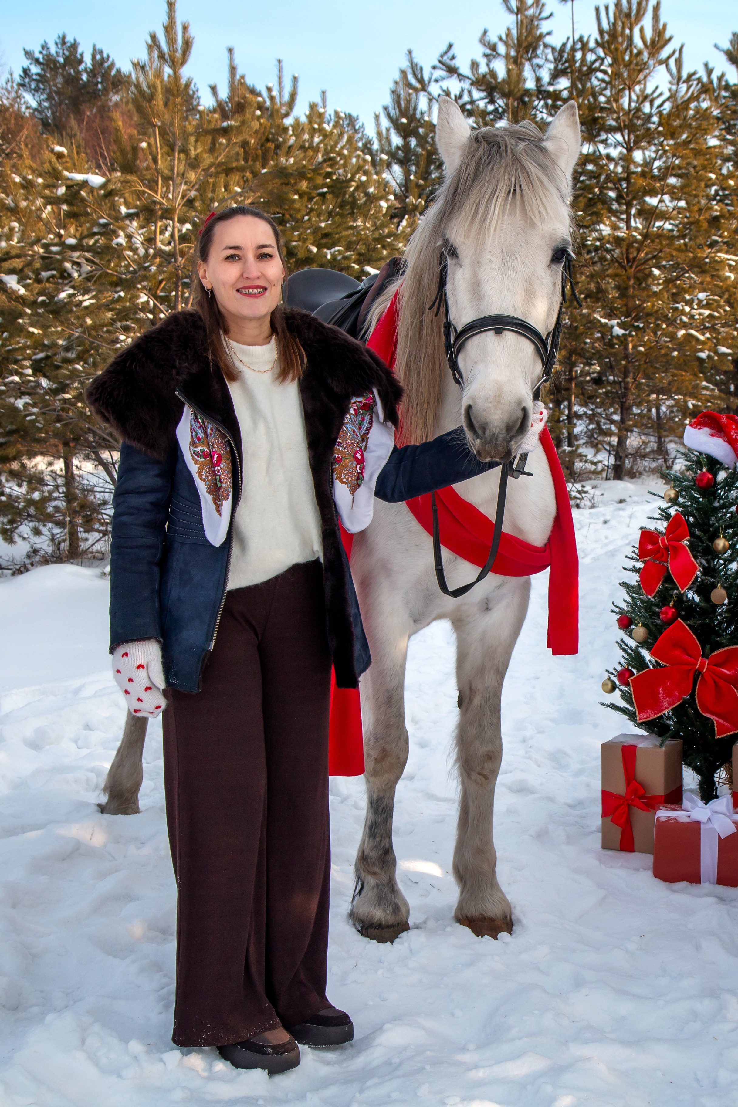 Анастасия с семьей. Участники «Новогоднего фотопроект с лошадью». Фотограф в Шелехове, лучшие выпускные альбомы в Шелехове
