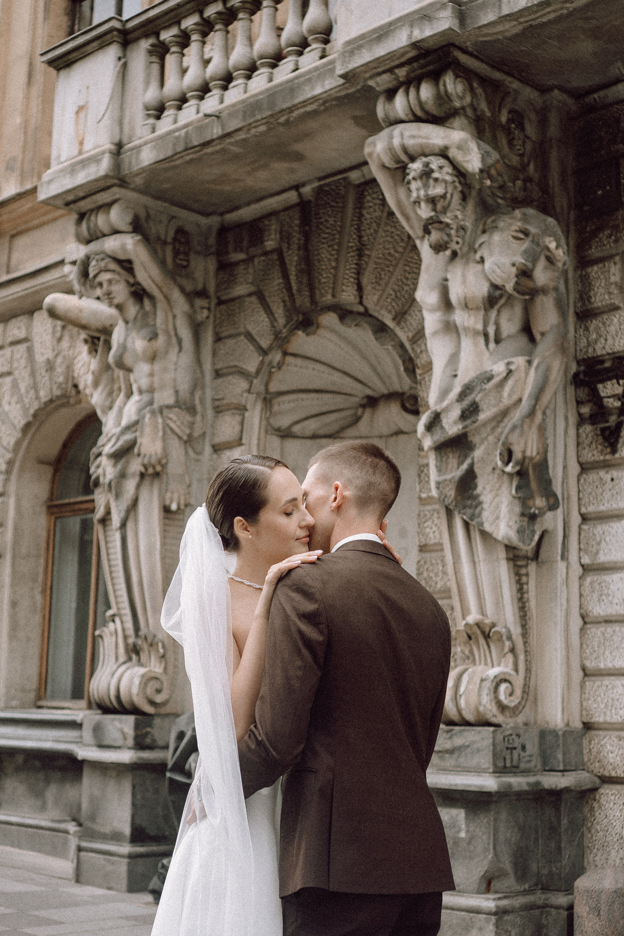 СВАДЕБНАЯ ПРОГУЛКА В САНТК-ПЕТЕРБУРГЕ (ИСАКИЕВСКИЙ СОБОР, ЗИМНЯЯ КАНАВКА, ЭРМИТАЖ И БОЛЬШАЯ МОРСКАЯ УЛИЦА). Профессиональный фотограф, Санкт-Петербург — Виктория Богомолова