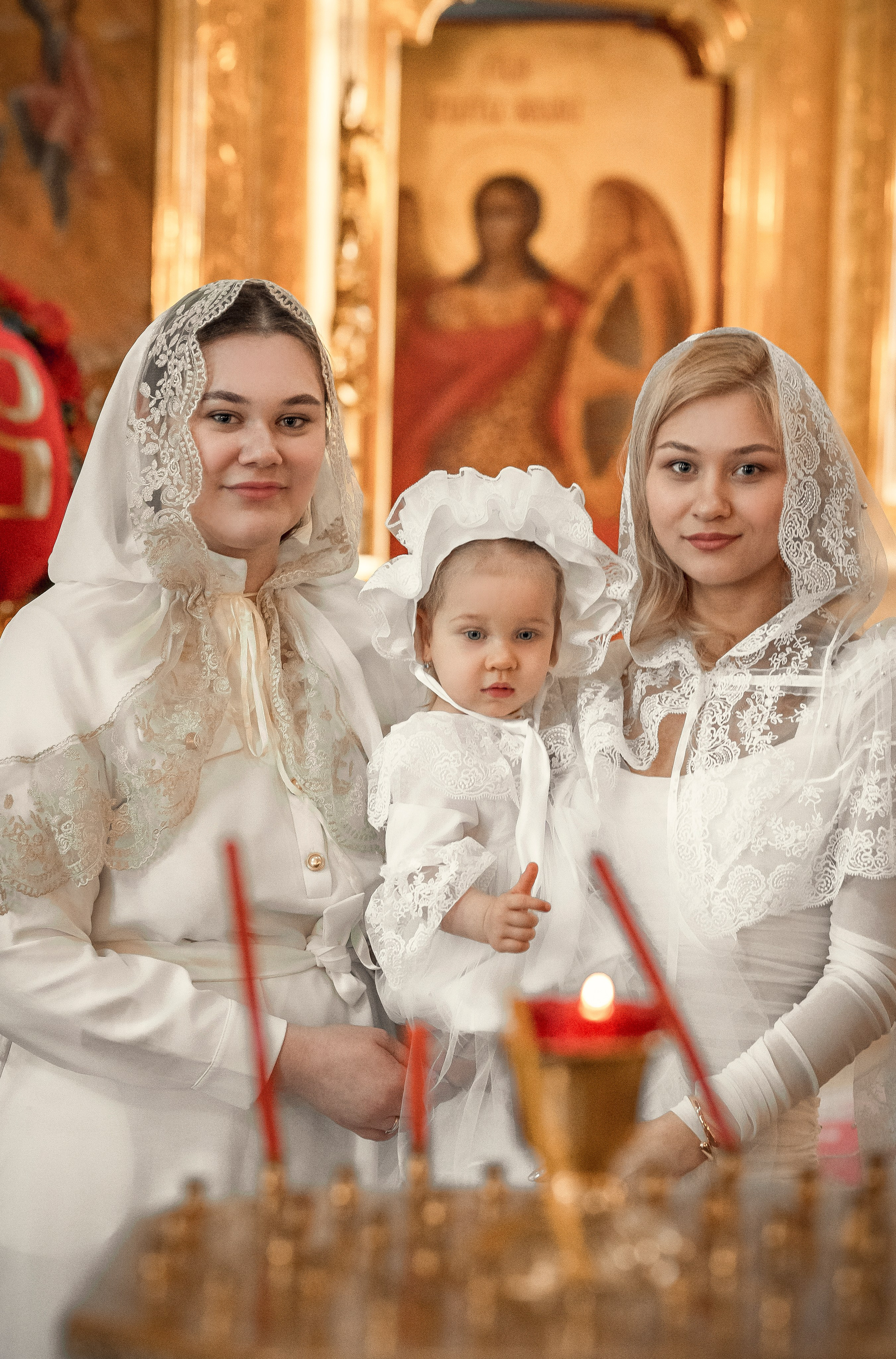 Крещение в Никольском храме в Заяицком. Москва. Семейный фотограф и фотограф на таинства в Москве Юлия Калайджян