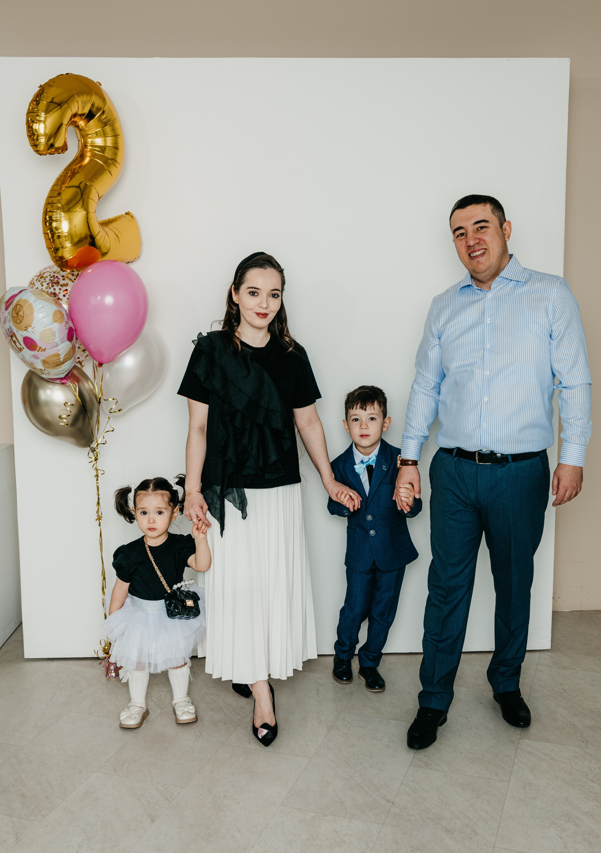 Майя с семьей. Фотограф на выписку из роддома в Москве и МО