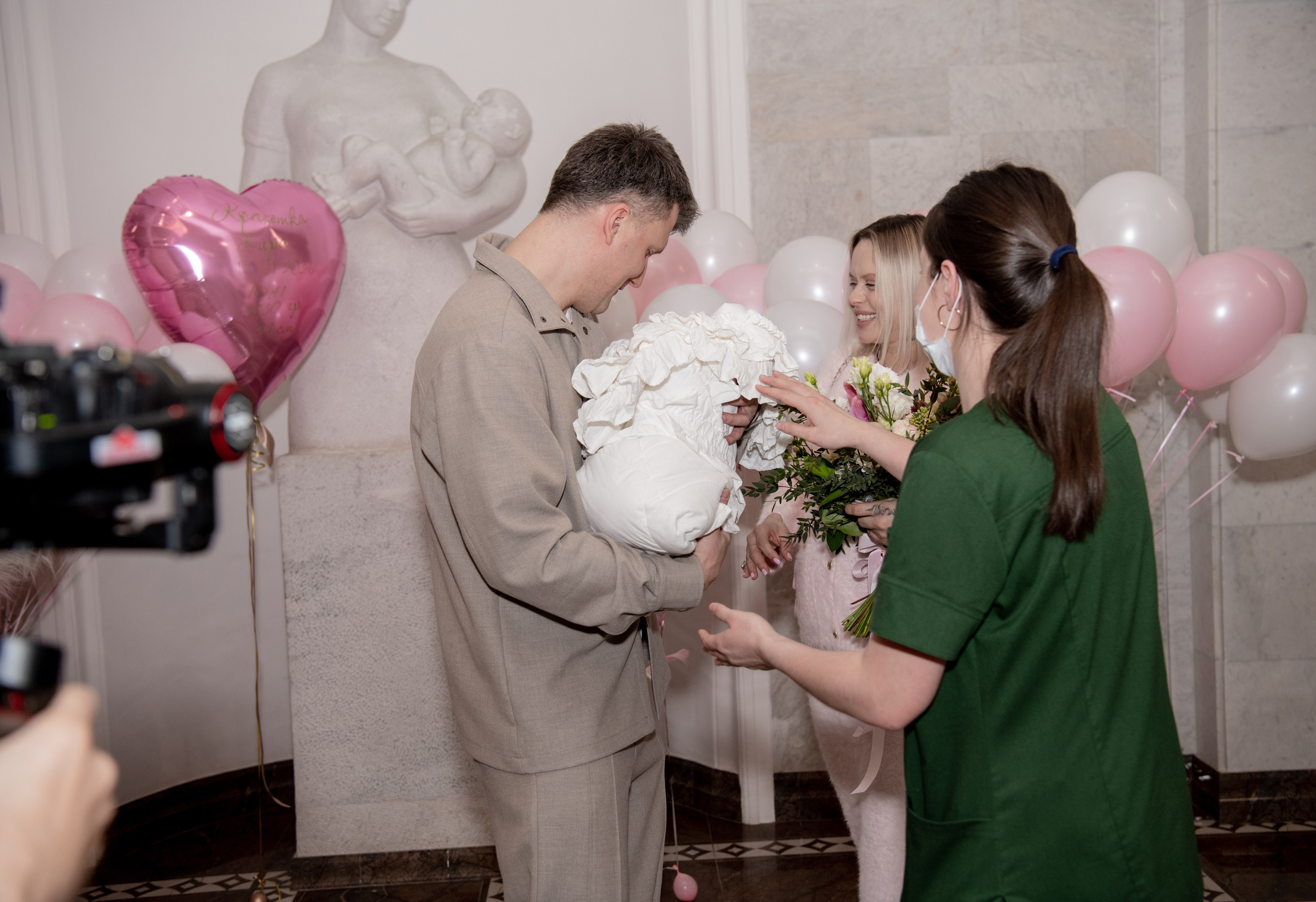 Выписка Киры. Снегиревка. Фотограф на выписку из роддома в Москве и МО