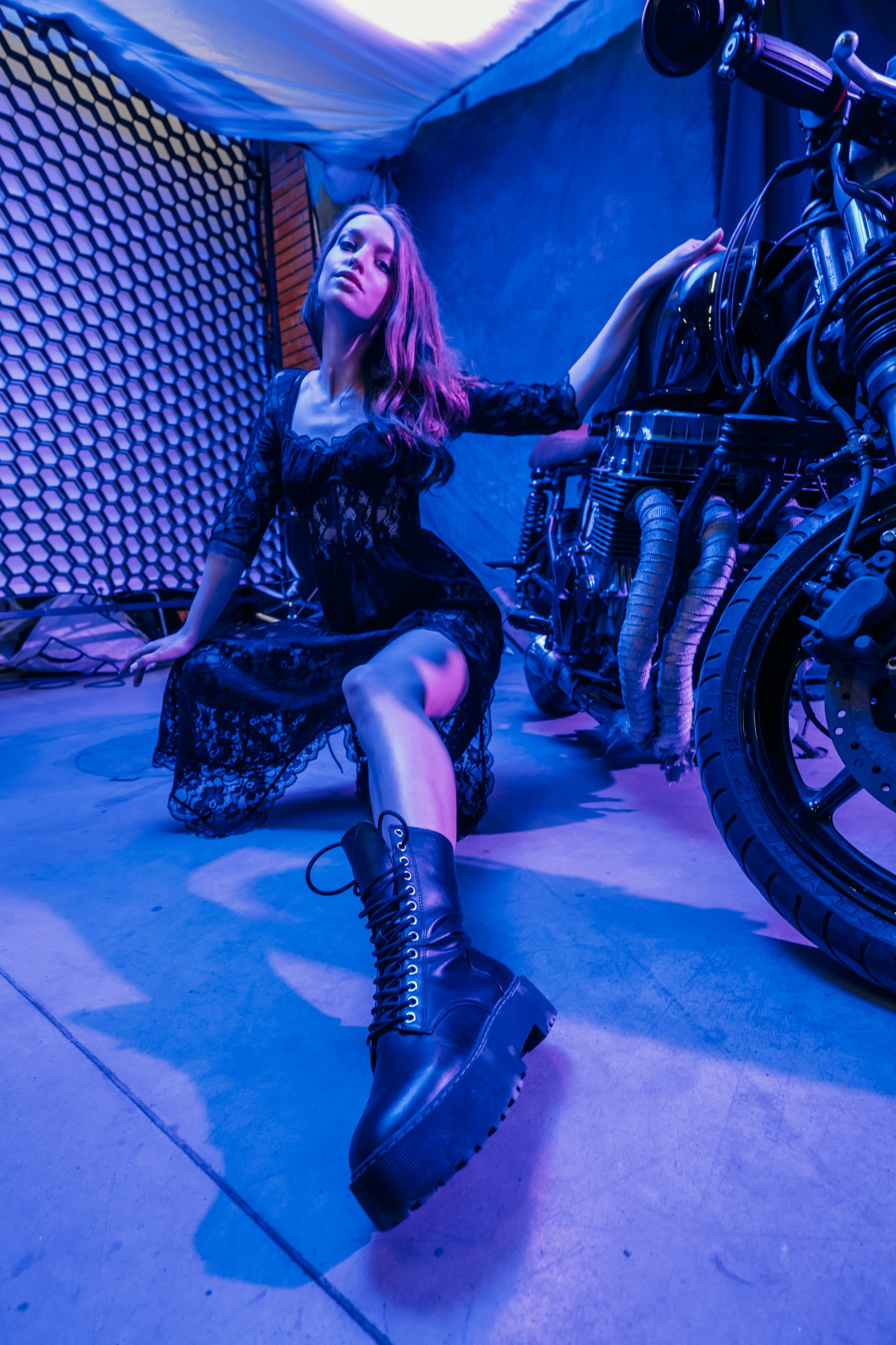 Девушки-байкеры — Фотосессия с мотоциклом в Питере. Свадебный, семейный, портретный, репортажный фотограф в Санкт-Петербурге