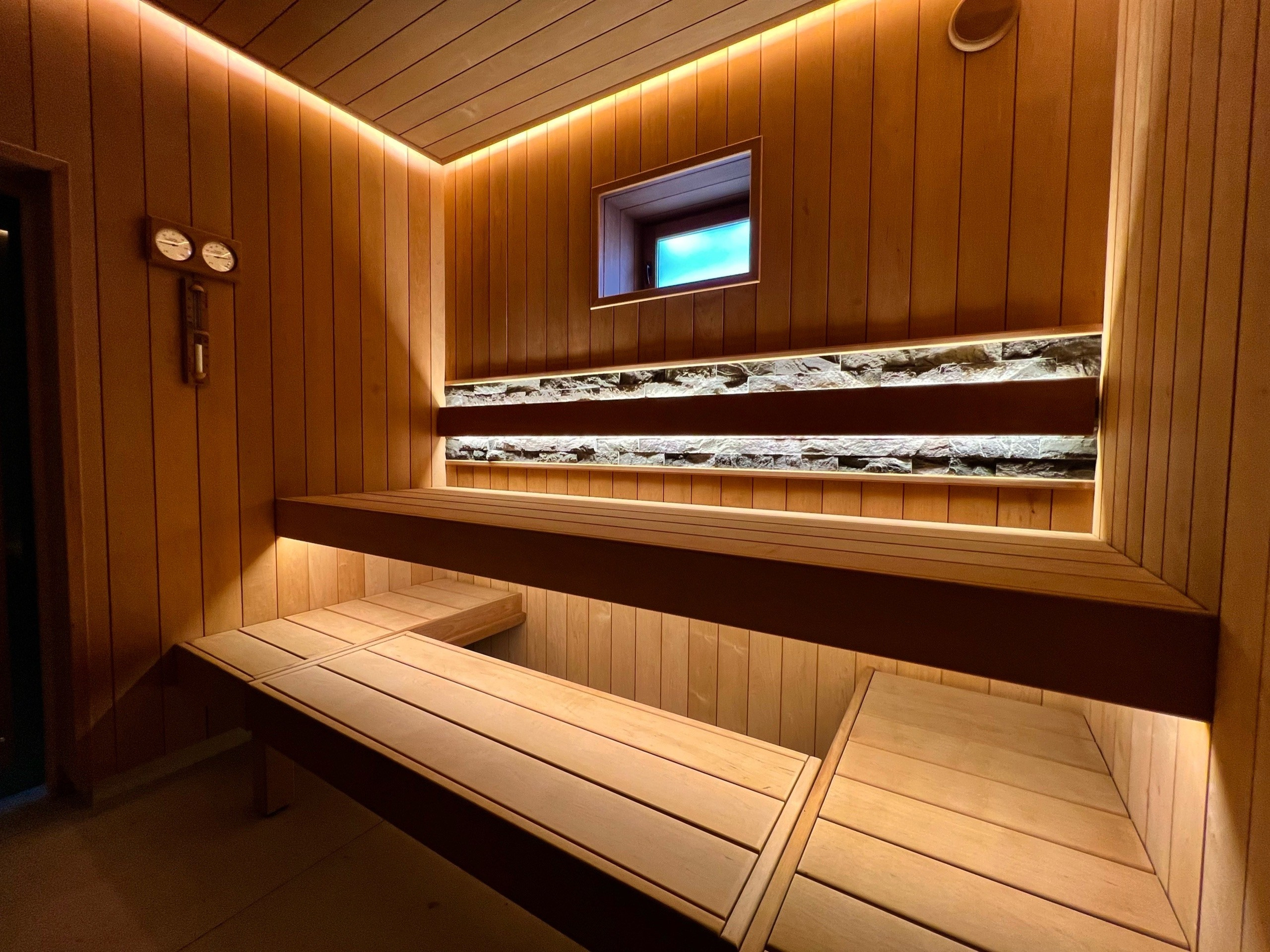 Каменки Ksauna- отечественная новинка в банной индустрии. Стильно и технологично. Сочетается с термоольхой и натуральным камнем. Рекомендуем. SaunaTopMasters