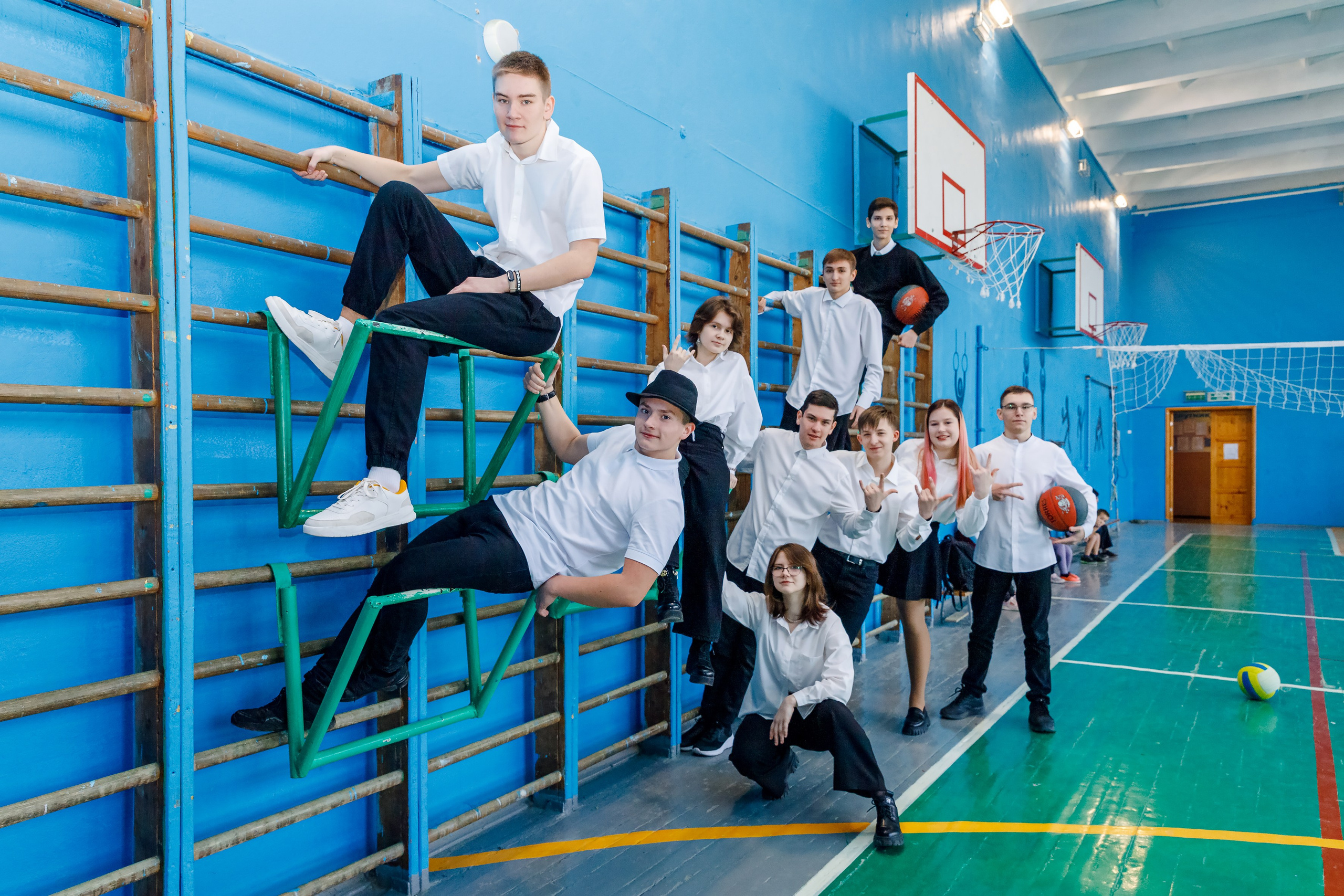 И В ШКОЛЕ ЕСТЬ ЖИЗНЬ. Марина Ушакова. Фотограф. Выпускные альбомы. г. Краснодар