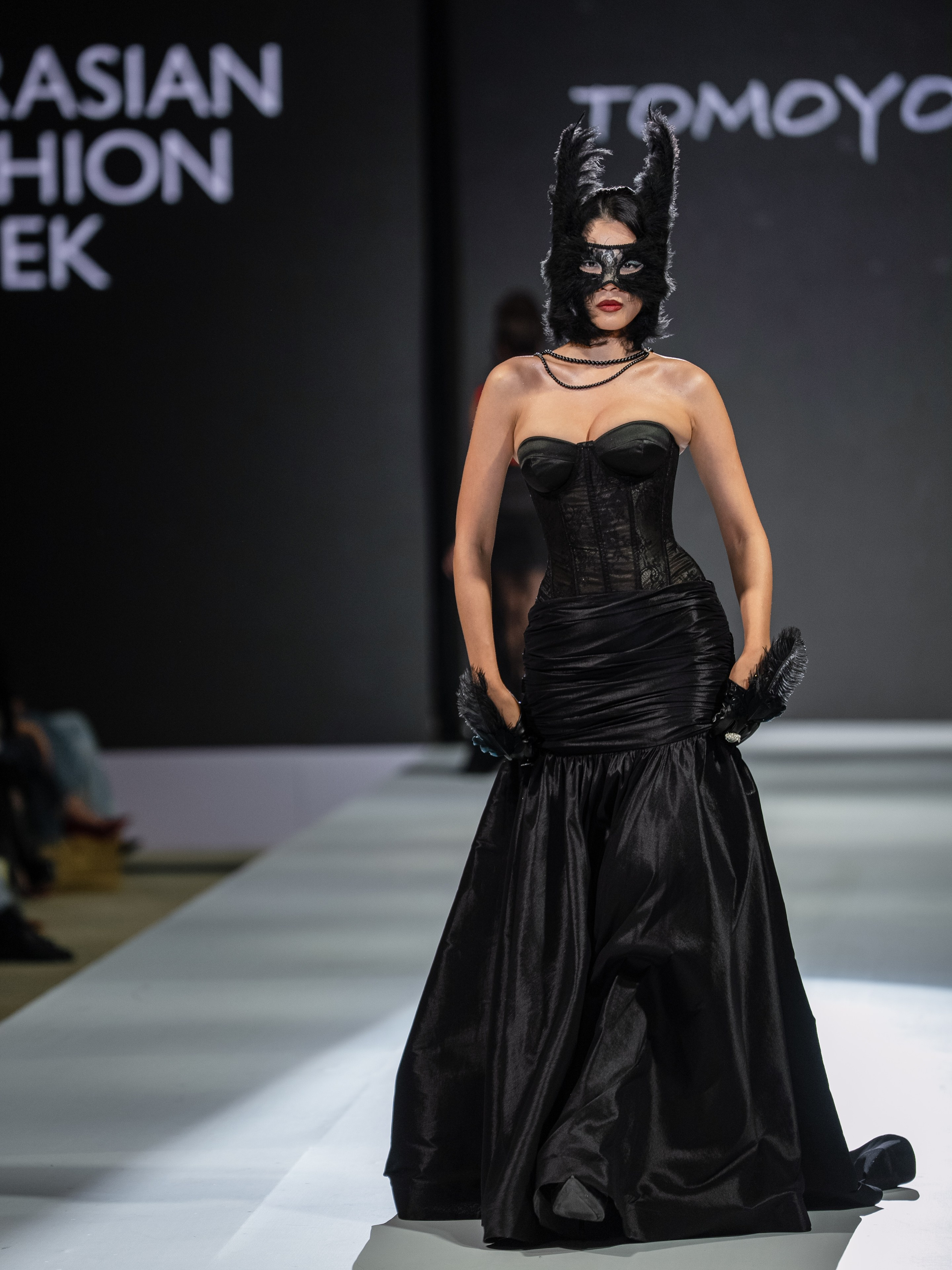 Eurasia Fashion Week Tomoyov. Сайт Алматинского НЮ АРТ, будуар и фэшн фотографа Дениса Карпенко