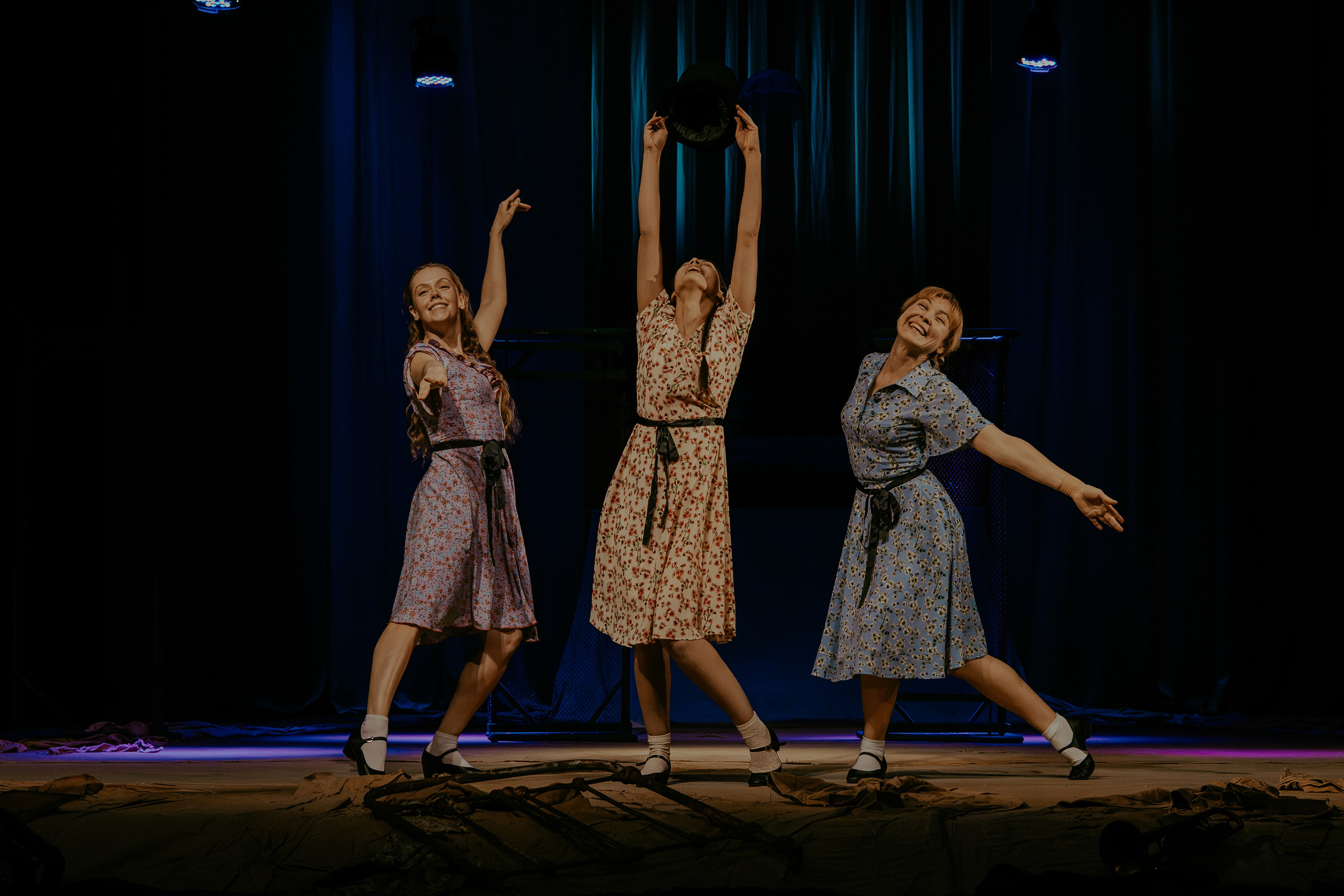 Театр Юного Зрителя " Не покидай меня». Фотограф Марк Файзулин