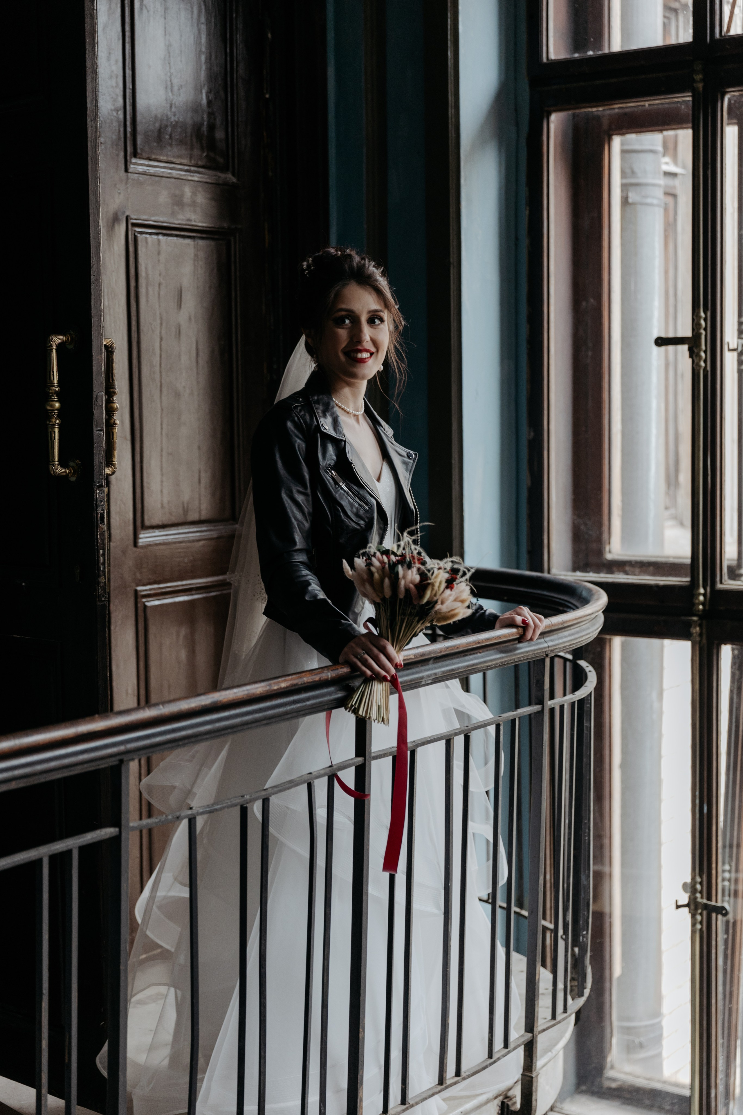 Ты молчишь, а я улыбаюсь, Мария. Свадебный и репортажный фотограф в Санкт-Петербурге