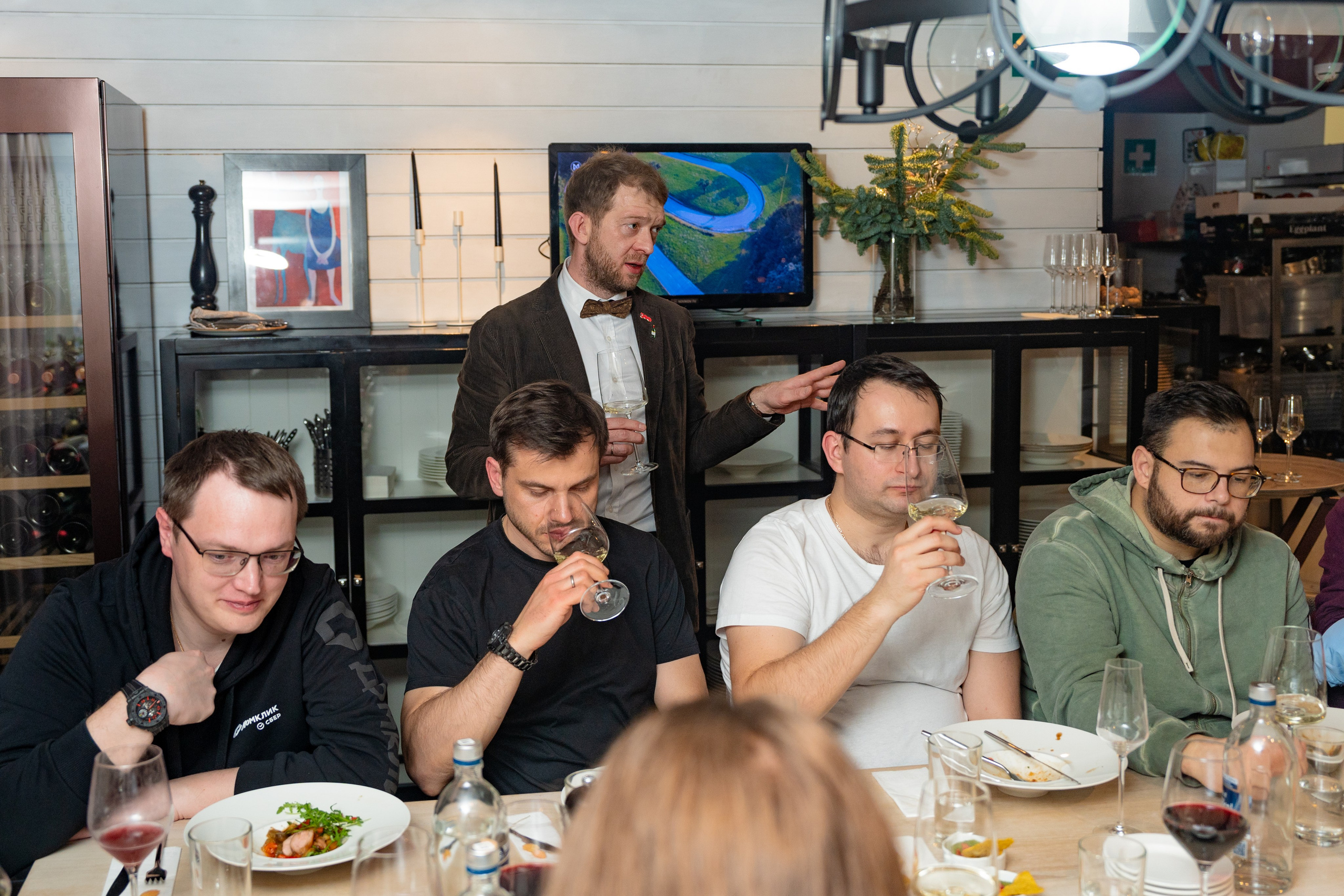 NOVIKOV SCHOOL — Умами зал. Фотограф Никита Комаров