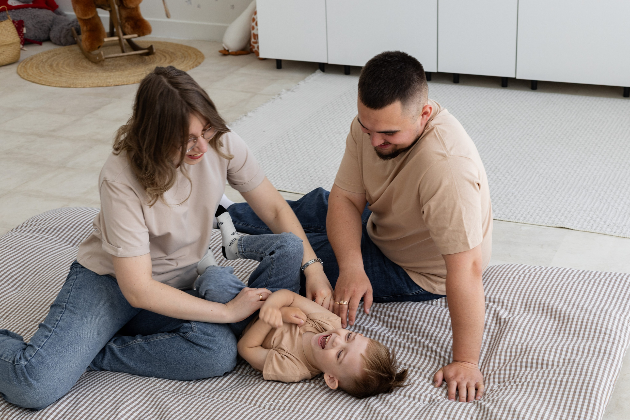 Семейная фотосессия в студии (Михаил, Крестина и Макар). Женский фотограф в Орске Новотроицке Динара Долганова