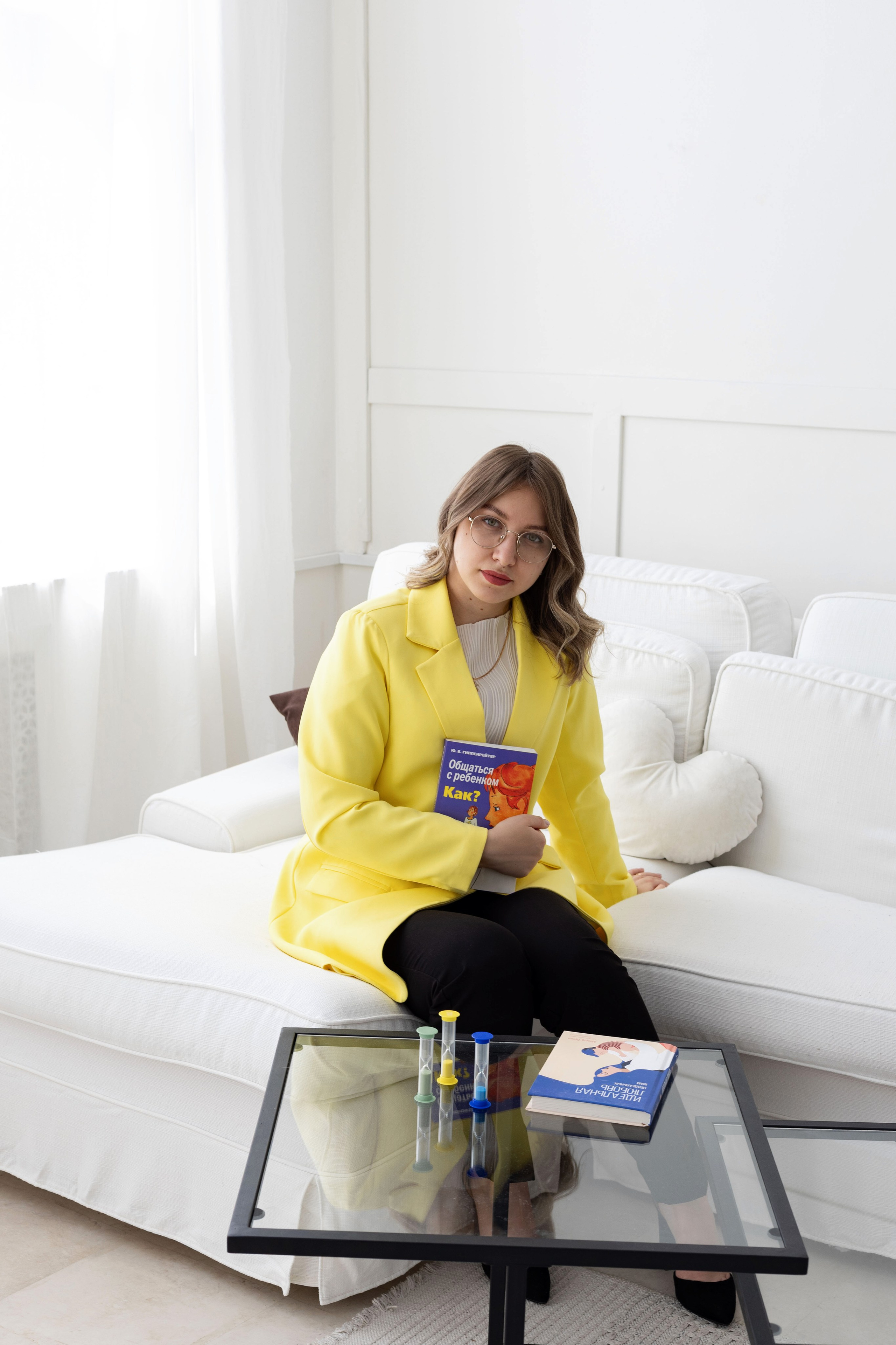 Семейная фотосессия в студии (Михаил, Крестина и Макар). Женский фотограф в Орске Новотроицке Динара Долганова