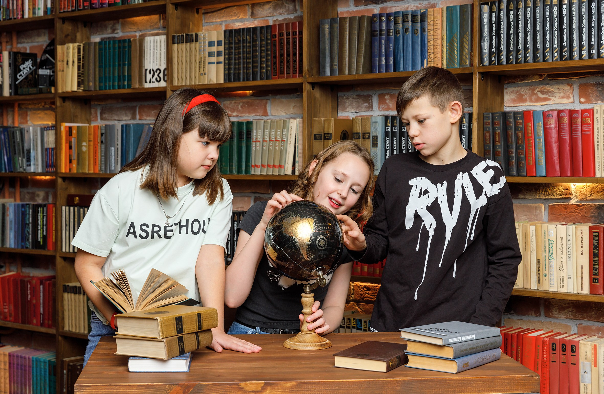 9-11 класс. Фотограф Анна Телекаева, выпускные альбомы, семейные и репортажные съемки в Омске