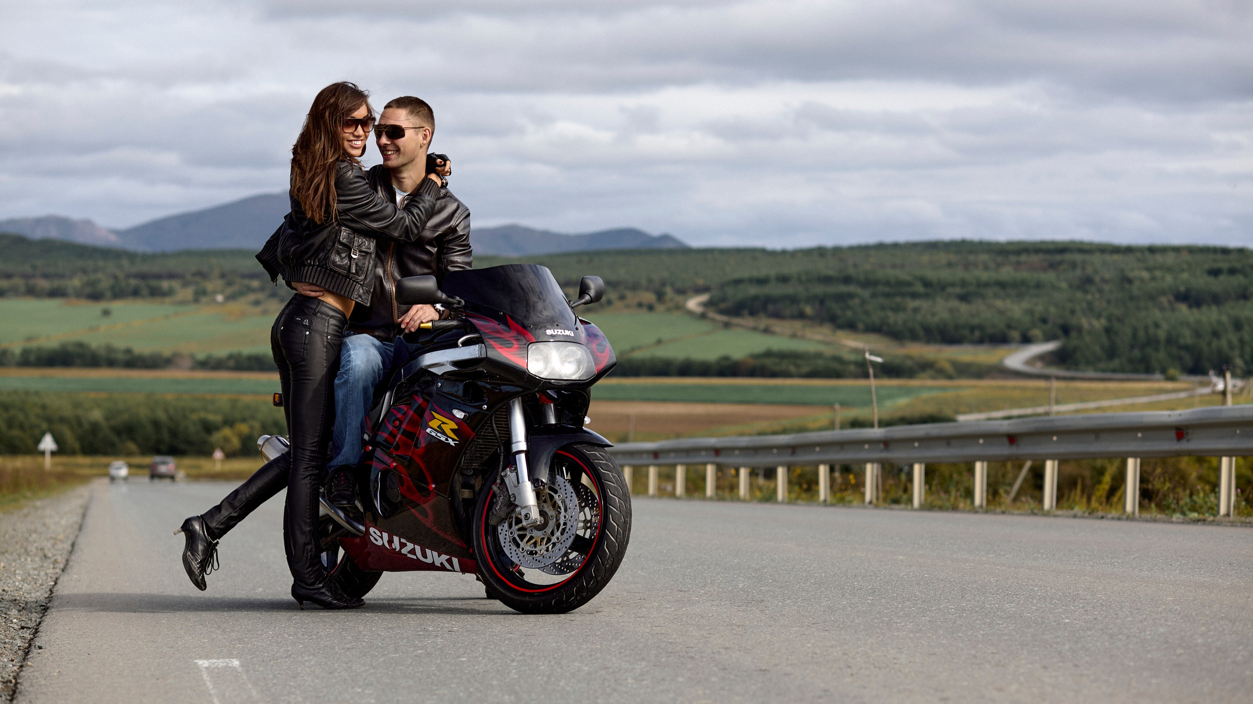 Парень, девушка, байк. Фотограф Андрей Серенков