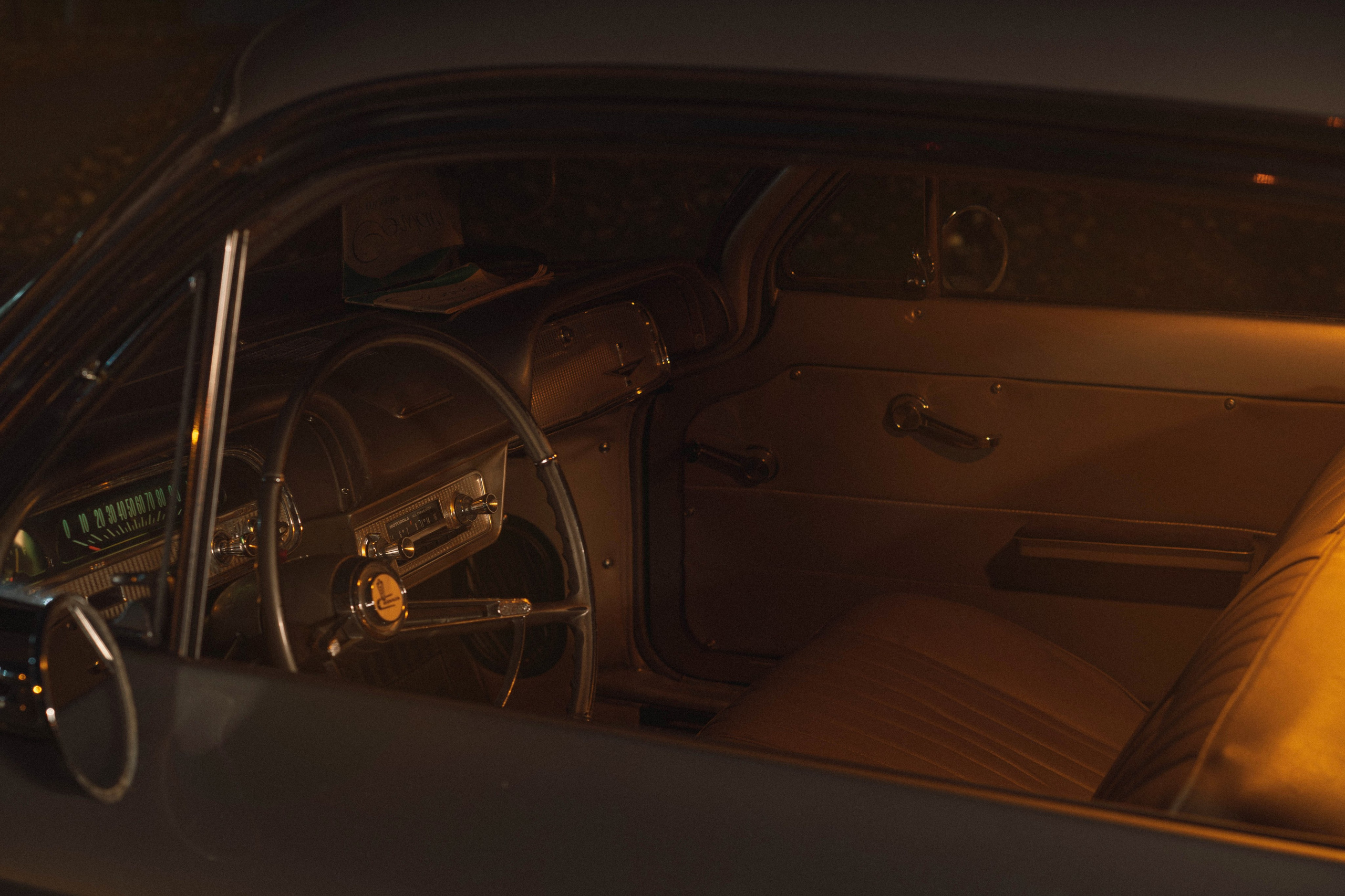 салон старого американского автомобиля шевроле