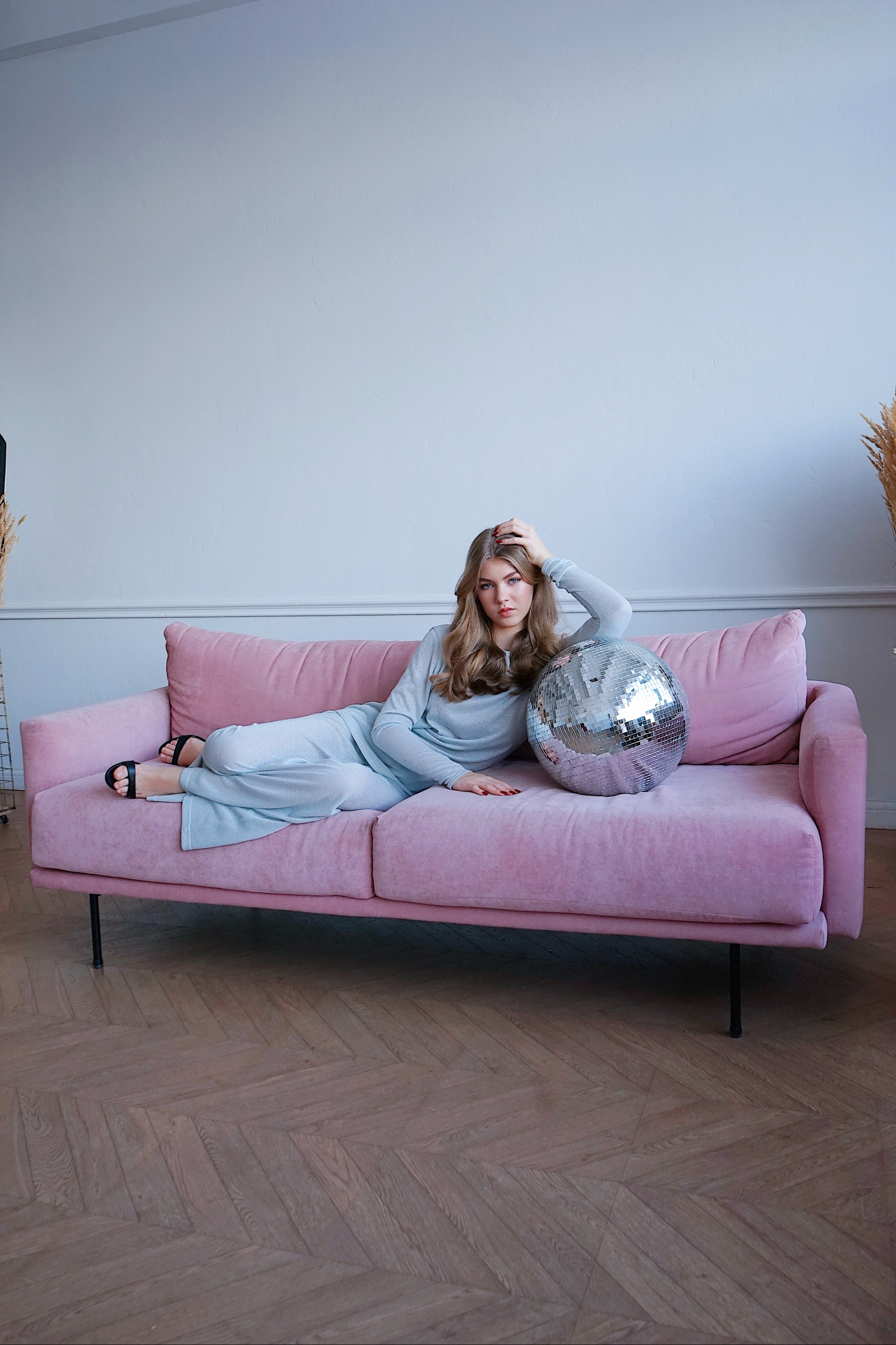 София, студия. Женский фотограф в Москве Уварова Анастасия