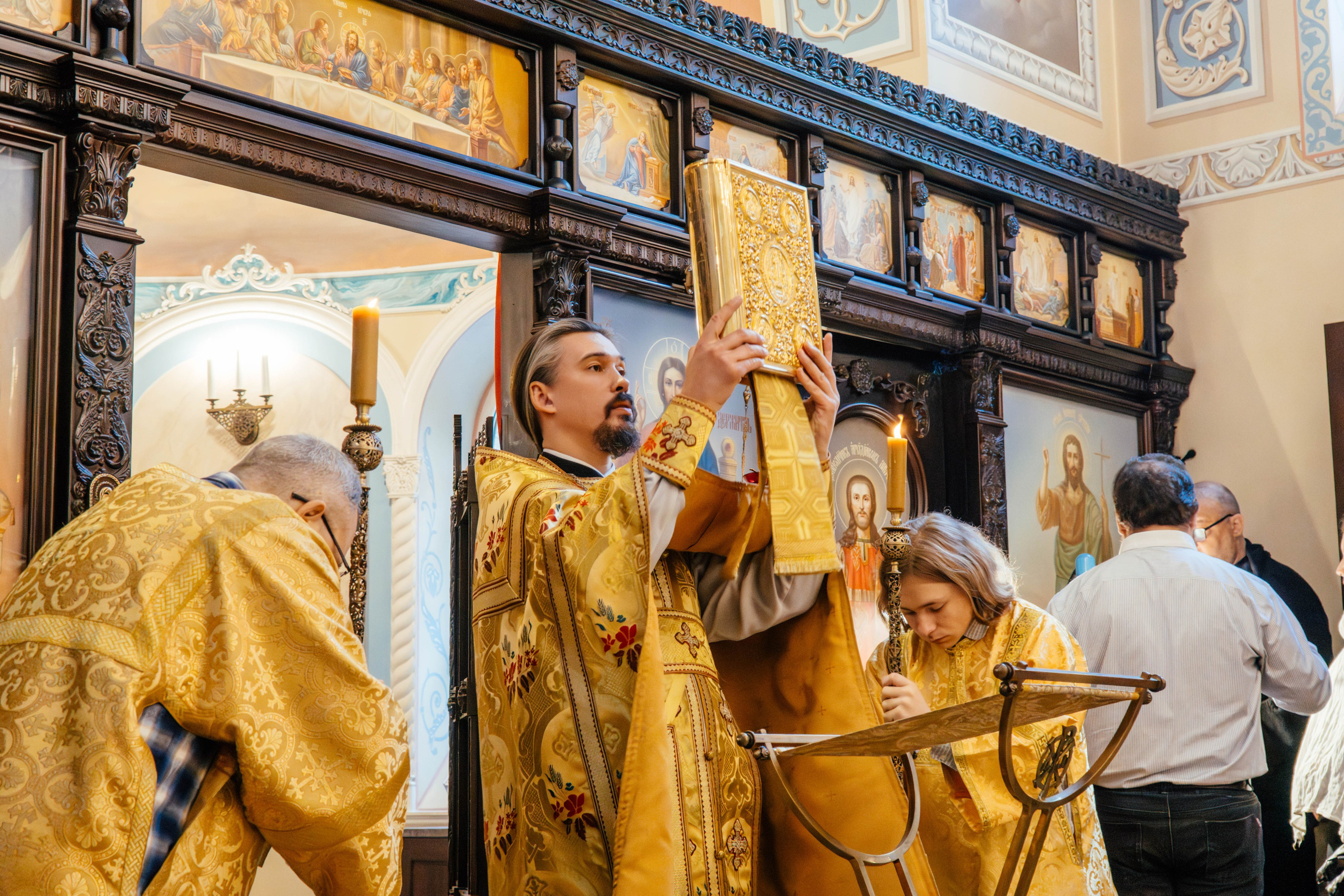 Литургия в храме блж. Ксении Петербургской д. Слобода. Фотограф Москва Валерия Веденина