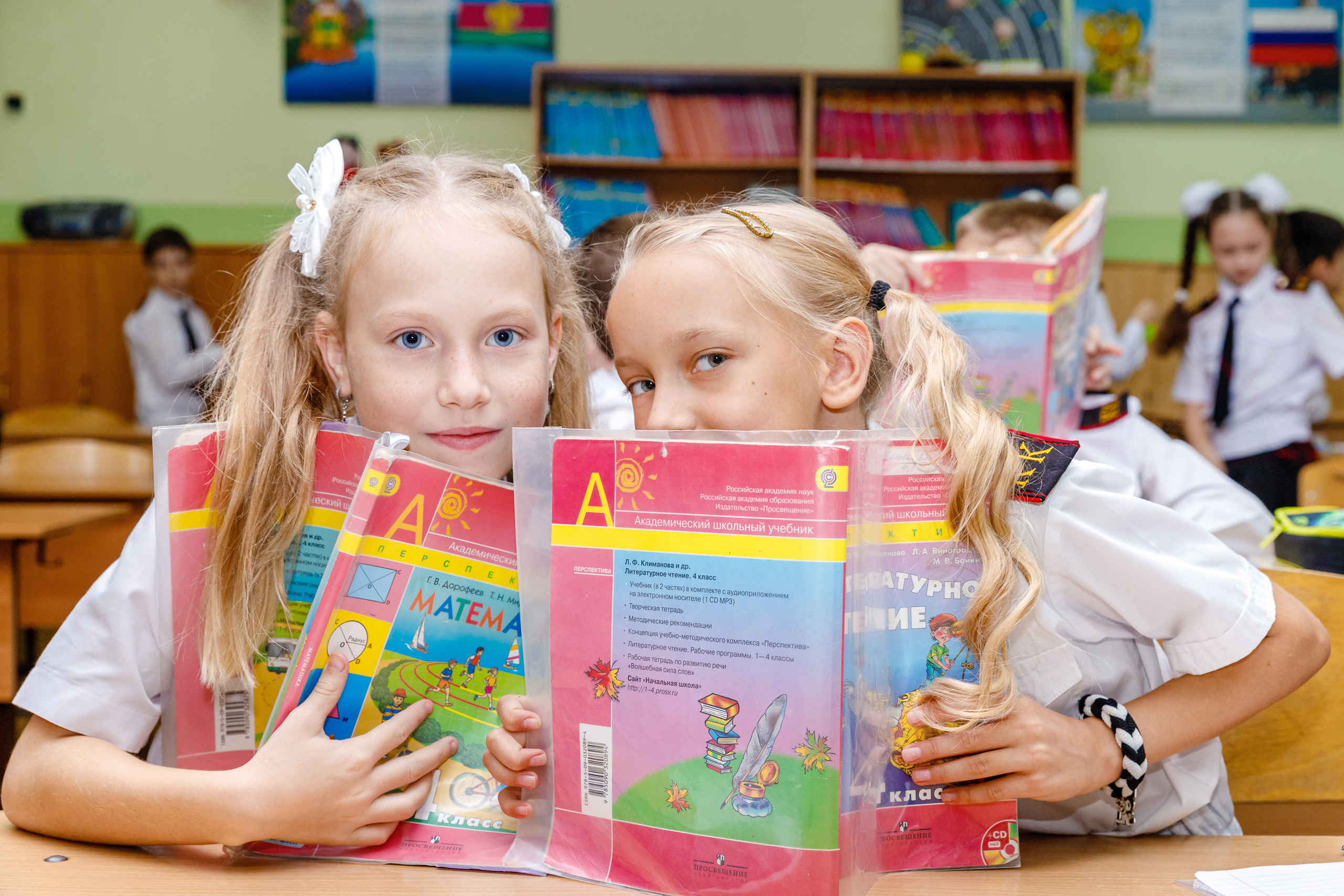 НА УРОКАХ. Марина Ушакова. Фотограф. Выпускные альбомы. г. Краснодар