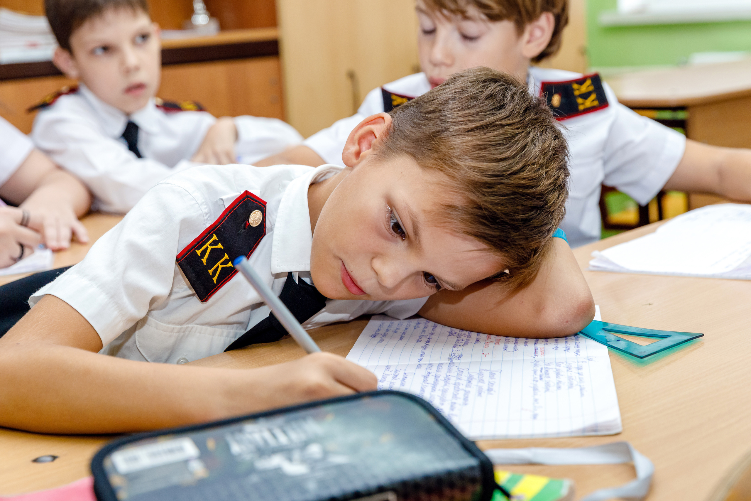 НА УРОКАХ. Марина Ушакова. Фотограф. Выпускные альбомы. г. Краснодар