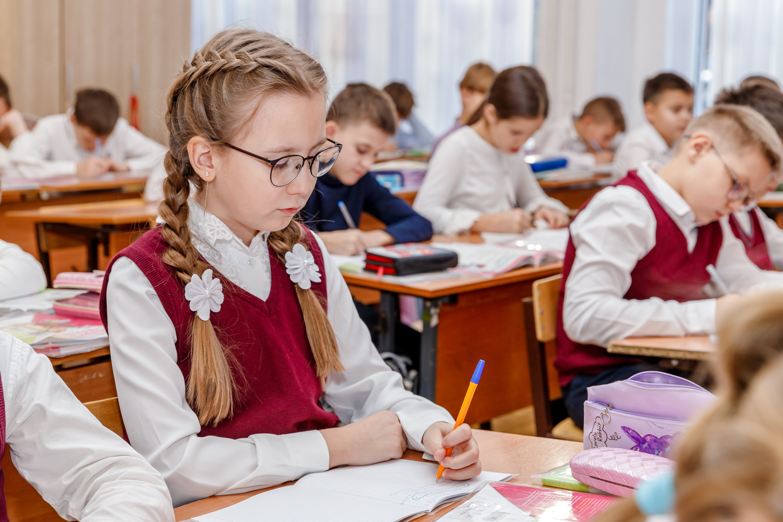 НА УРОКАХ. Марина Ушакова. Фотограф. Выпускные альбомы. г. Краснодар