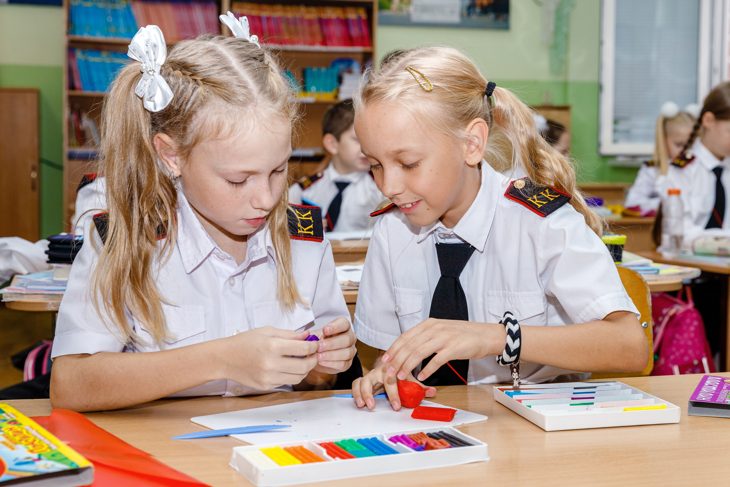 НА УРОКАХ. Марина Ушакова. Фотограф. Выпускные альбомы. г. Краснодар