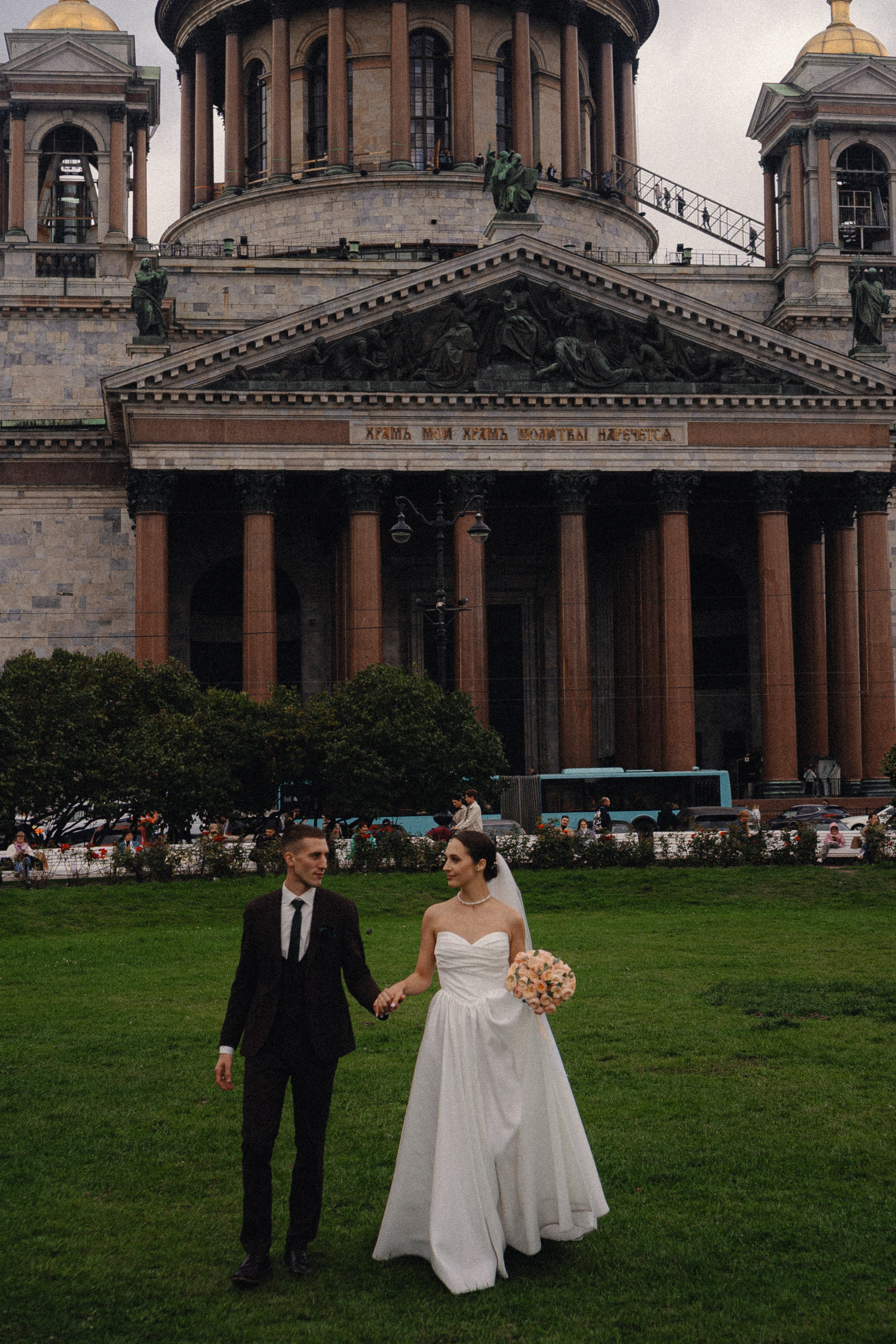 СВАДЕБНАЯ ПРОГУЛКА В САНТК-ПЕТЕРБУРГЕ (ИСАКИЕВСКИЙ СОБОР, ЗИМНЯЯ КАНАВКА, ЭРМИТАЖ И БОЛЬШАЯ МОРСКАЯ УЛИЦА). Профессиональный фотограф, Санкт-Петербург — Виктория Богомолова