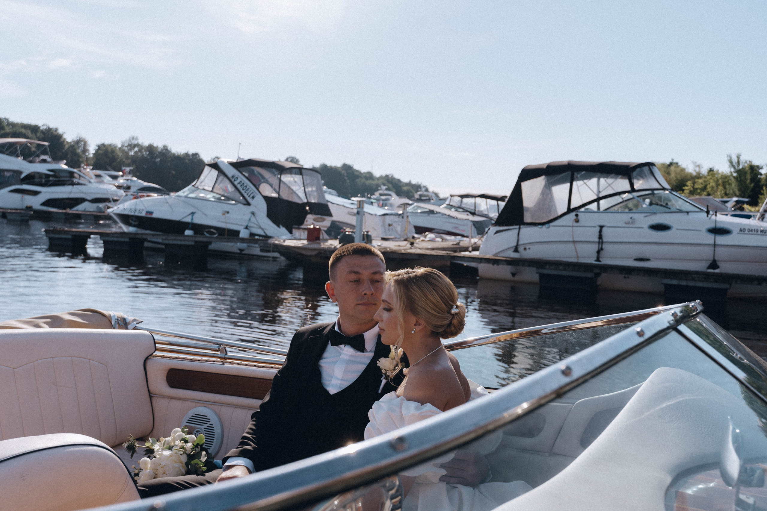 СВАДЕНБНАЯ СЬЕМКА НА КАТЕРЕ ПО КАНАЛАМ САНКТ-ПЕТЕРБУРГА И В АКВАТОРИИ НЕВЫ. Профессиональный фотограф, Санкт-Петербург — Виктория Богомолова