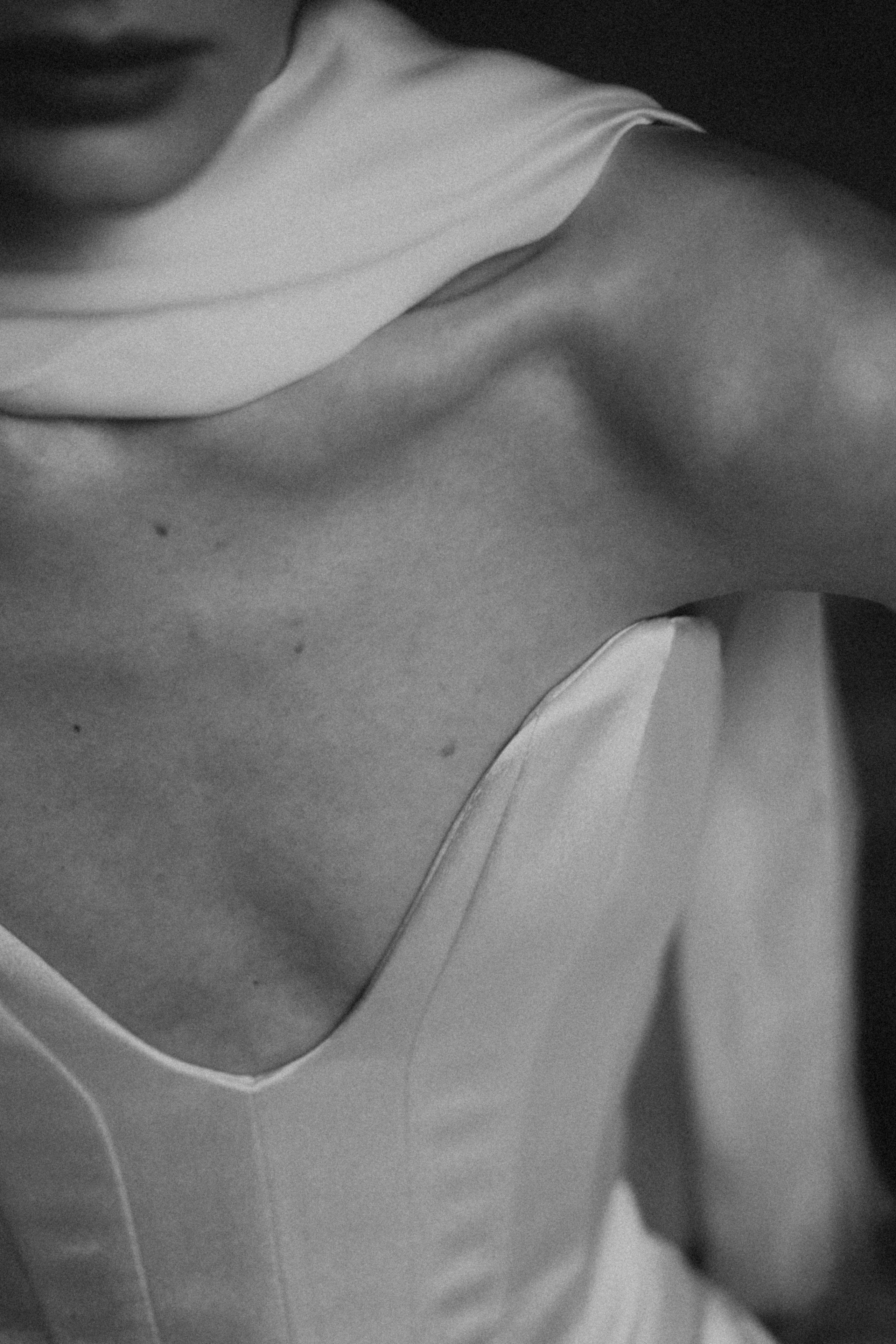 Свадебный фотограф Абрау-Дюрсо — профессиональная студийная фотосессия жениха и невесты.