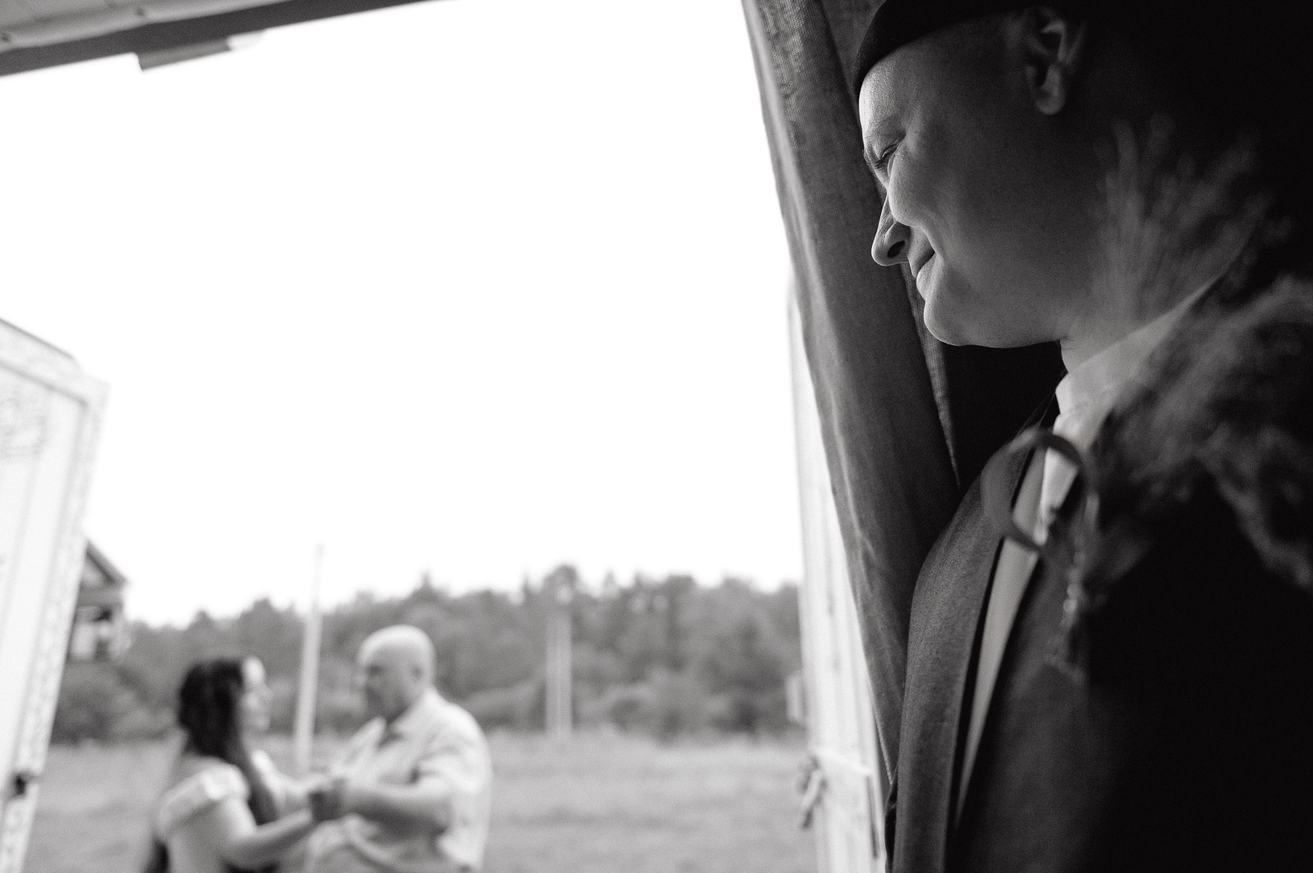 Зеленая тропа, уютная свадьба под дождем. Афина Ефимова. Свадебный фотограф Москва