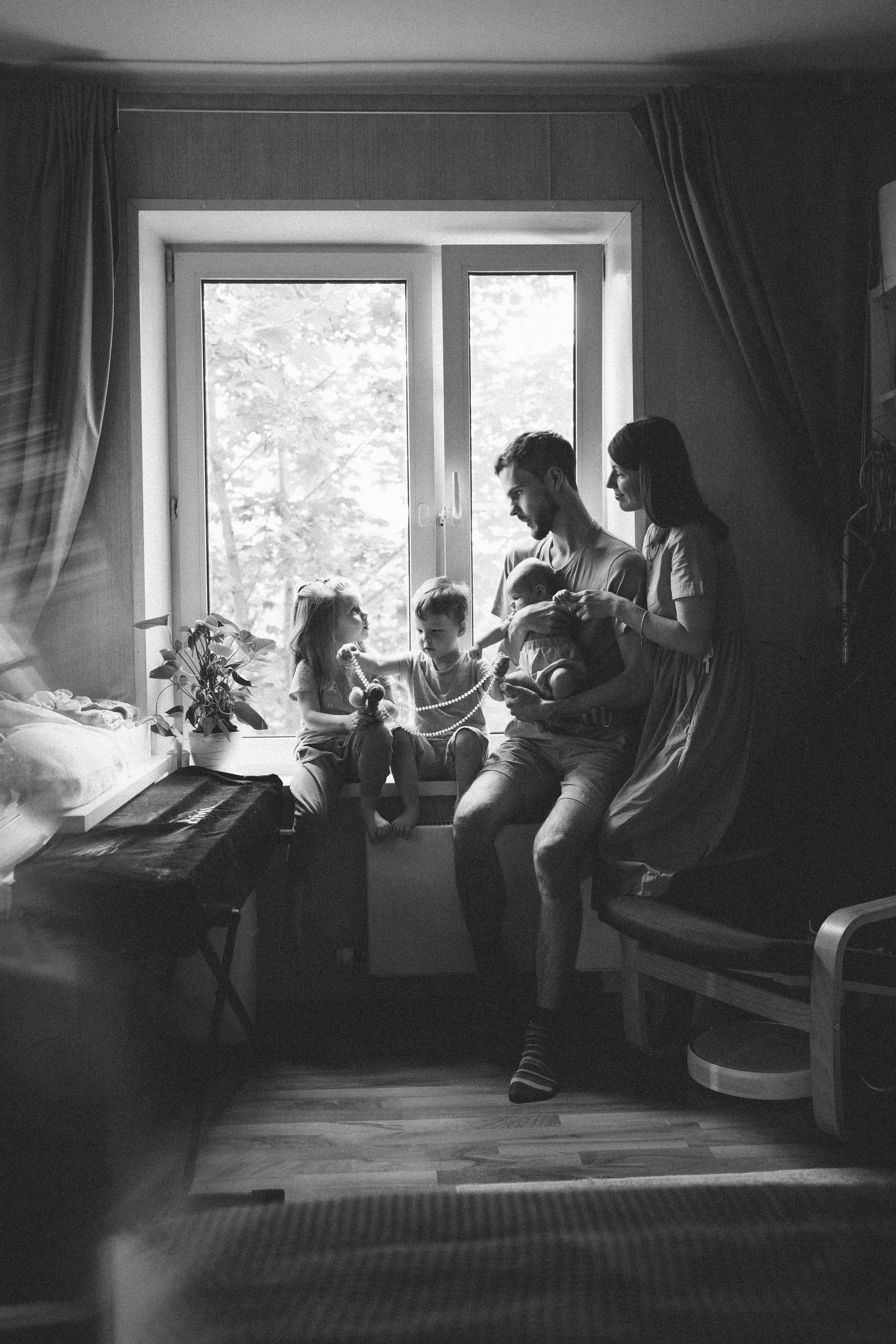 Семейная фотосессия дома. Дарья Иван Маша Сережа и Лиза. Детский, семейный и ньюборн фотограф в Москве Юлия Шуарт