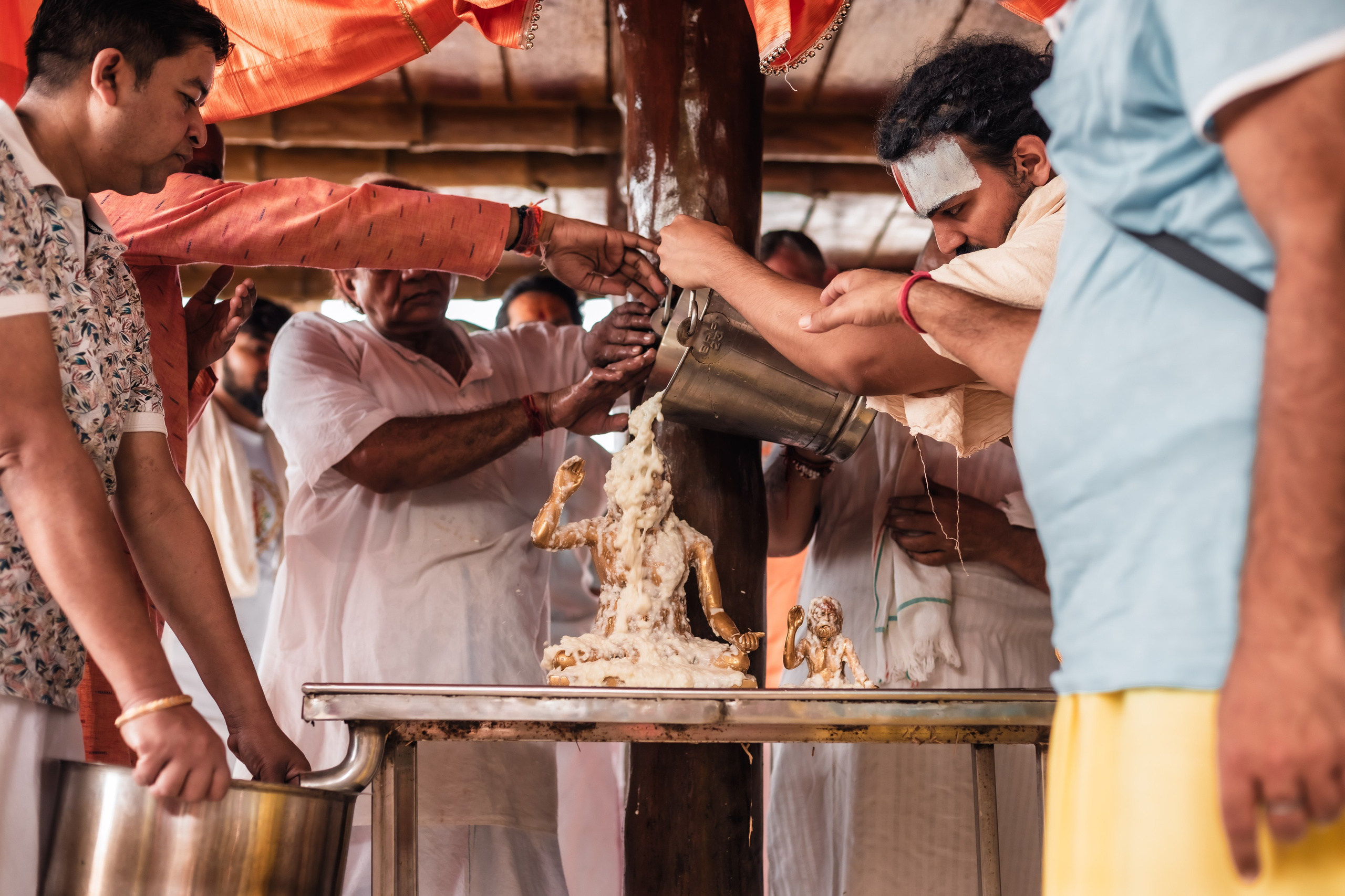 Abhisheka Devraha Baba on Sri Devdas ji maharaj bd. Mariam Bagdasaryan