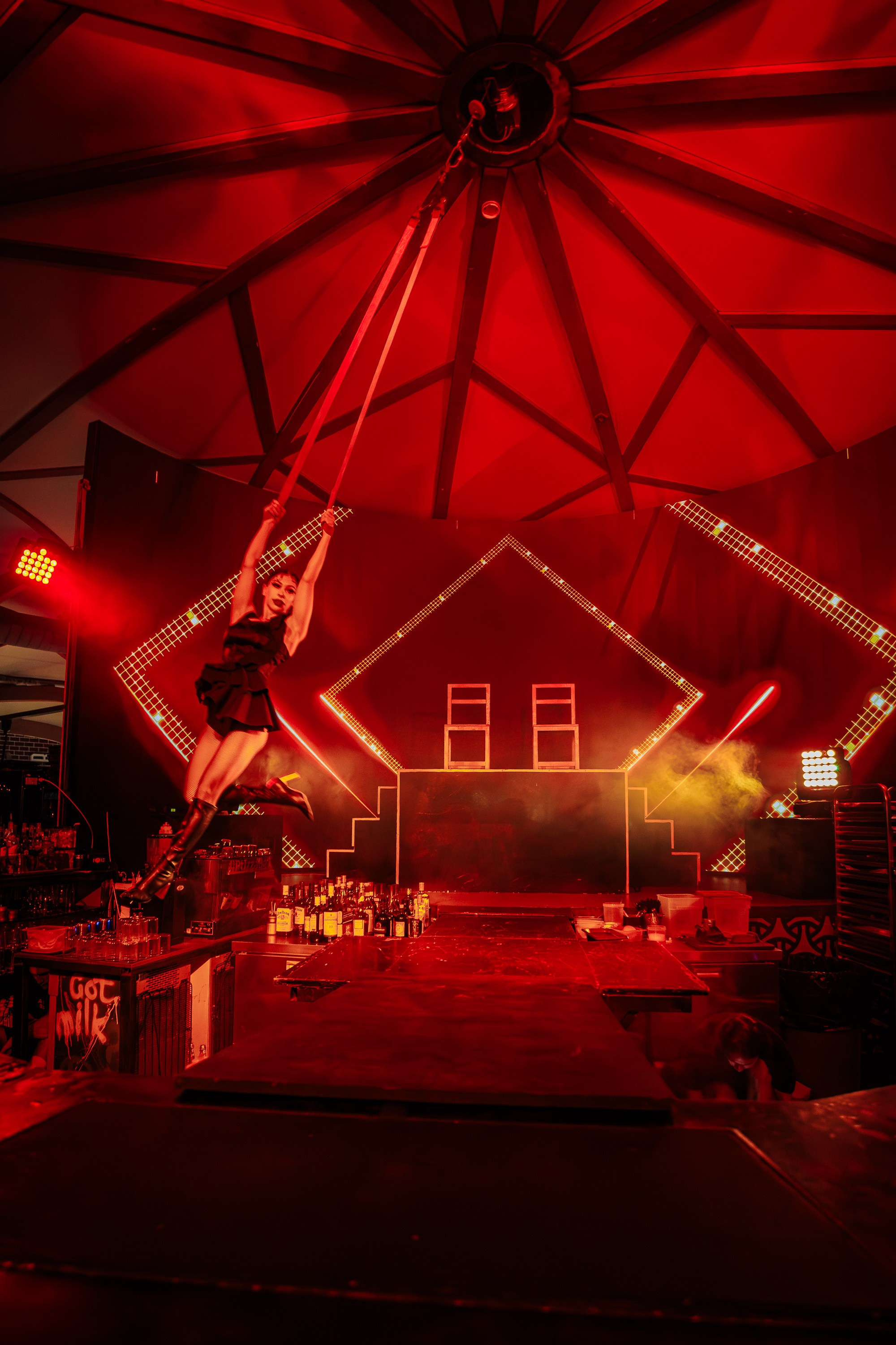 PTIZZA SHOW. Gold & Black in Ptizza Bar_Ялта_6.07.2025. Аминов Руслан | Фотограф