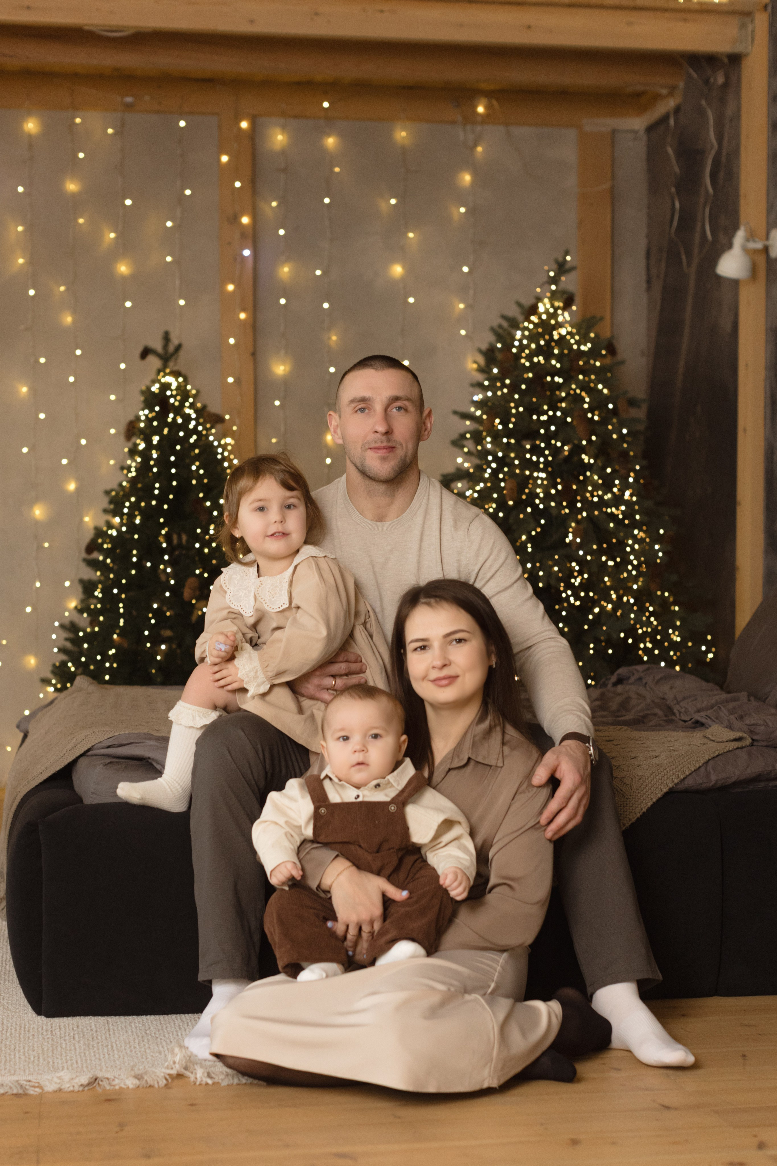 Новогодняя съемка в Мун (зал Семейный). Фотограф беременности и новорожденных в Красноярске Вета Ланская