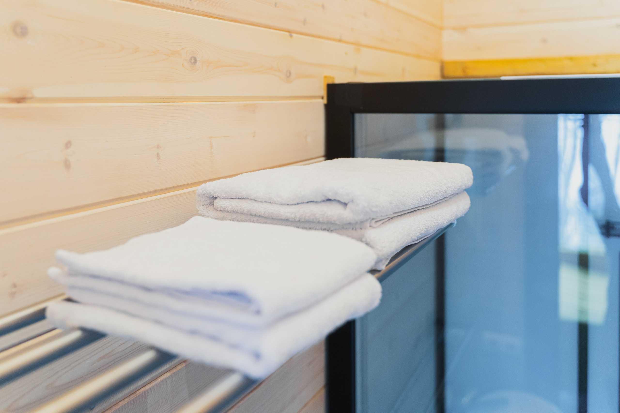 Интерьерная съемка частного гостевого дома. Занимаюсь профессиональной фотографией и живу рядом с Байкалом. Работаю в разных жанрах