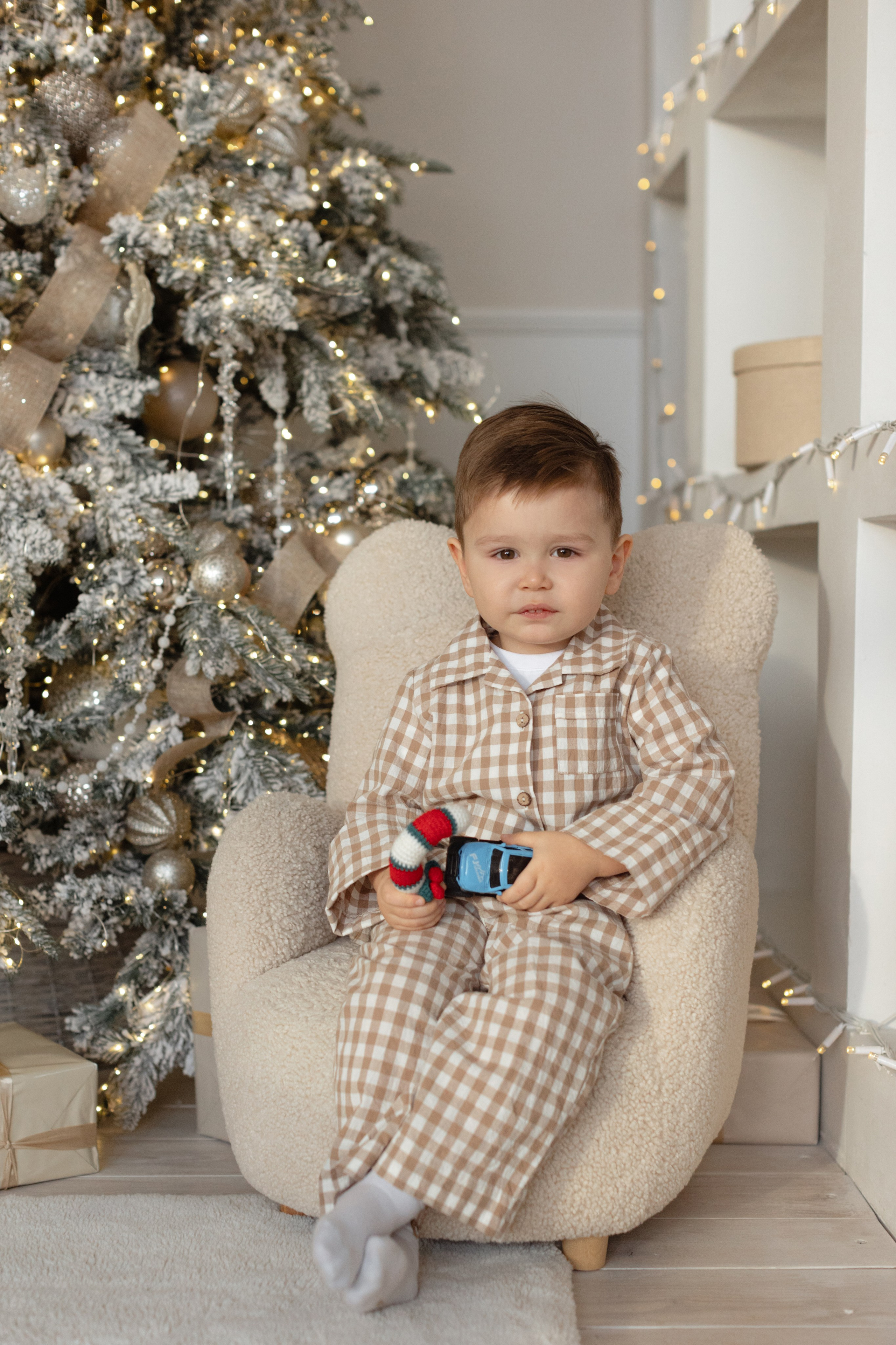 Новогодняя съемка в Историях (Большой зал). Фотограф беременности и новорожденных в Красноярске Вета Ланская