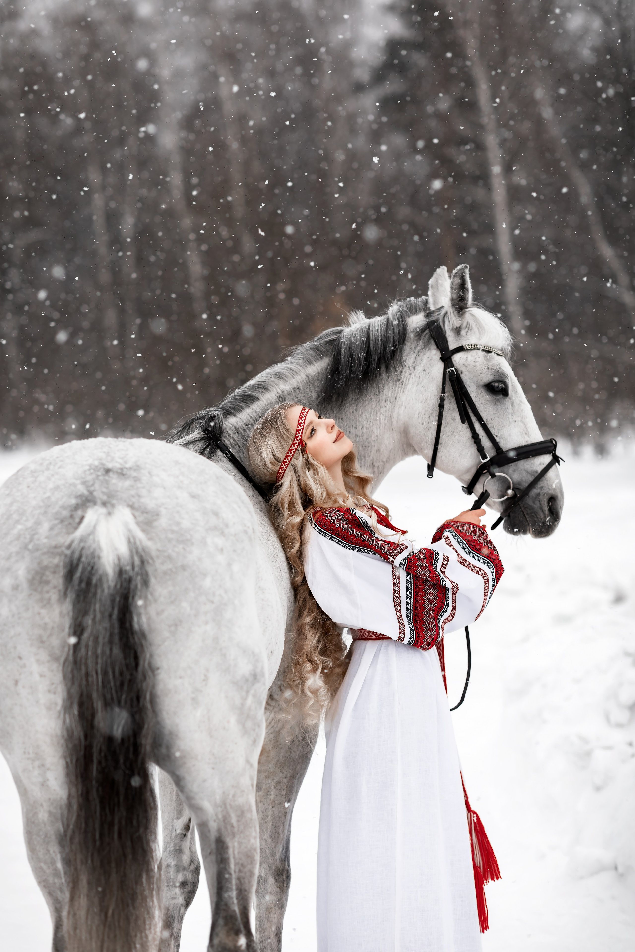 A11. Дизайнер костюмов и украшений, фотограф