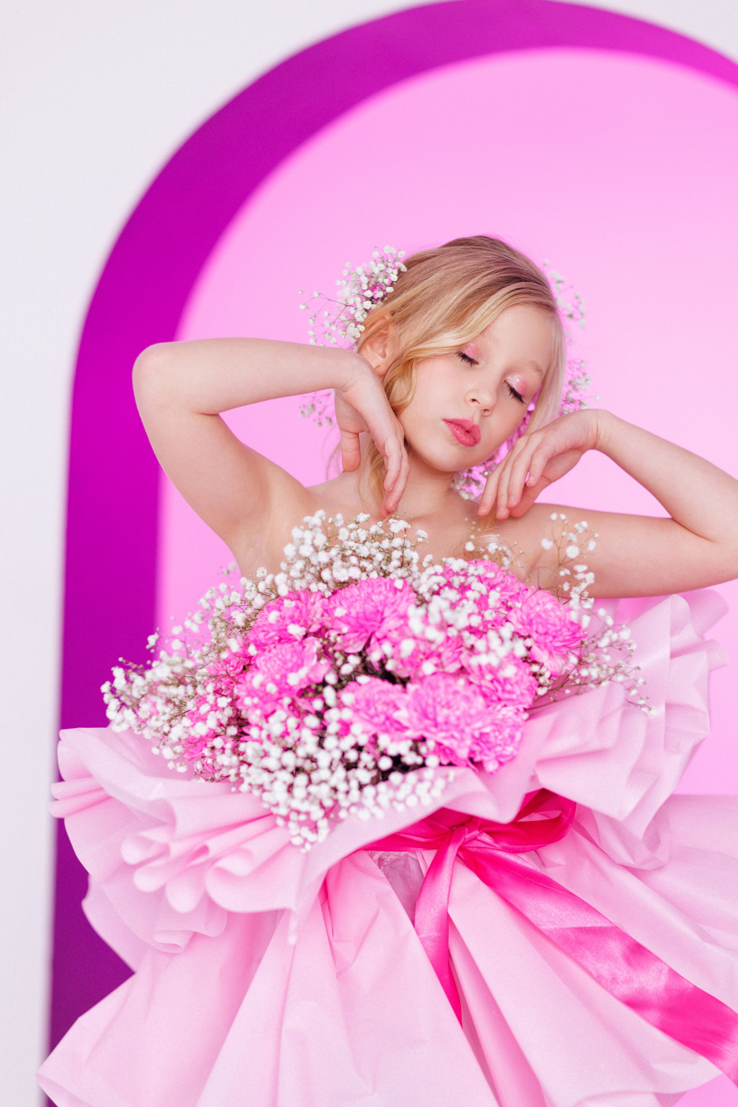 Фотосессия для девочек в форме букета с живыми цветами. Семейный и детский фотограф в Краснодаре Анна Трашкова