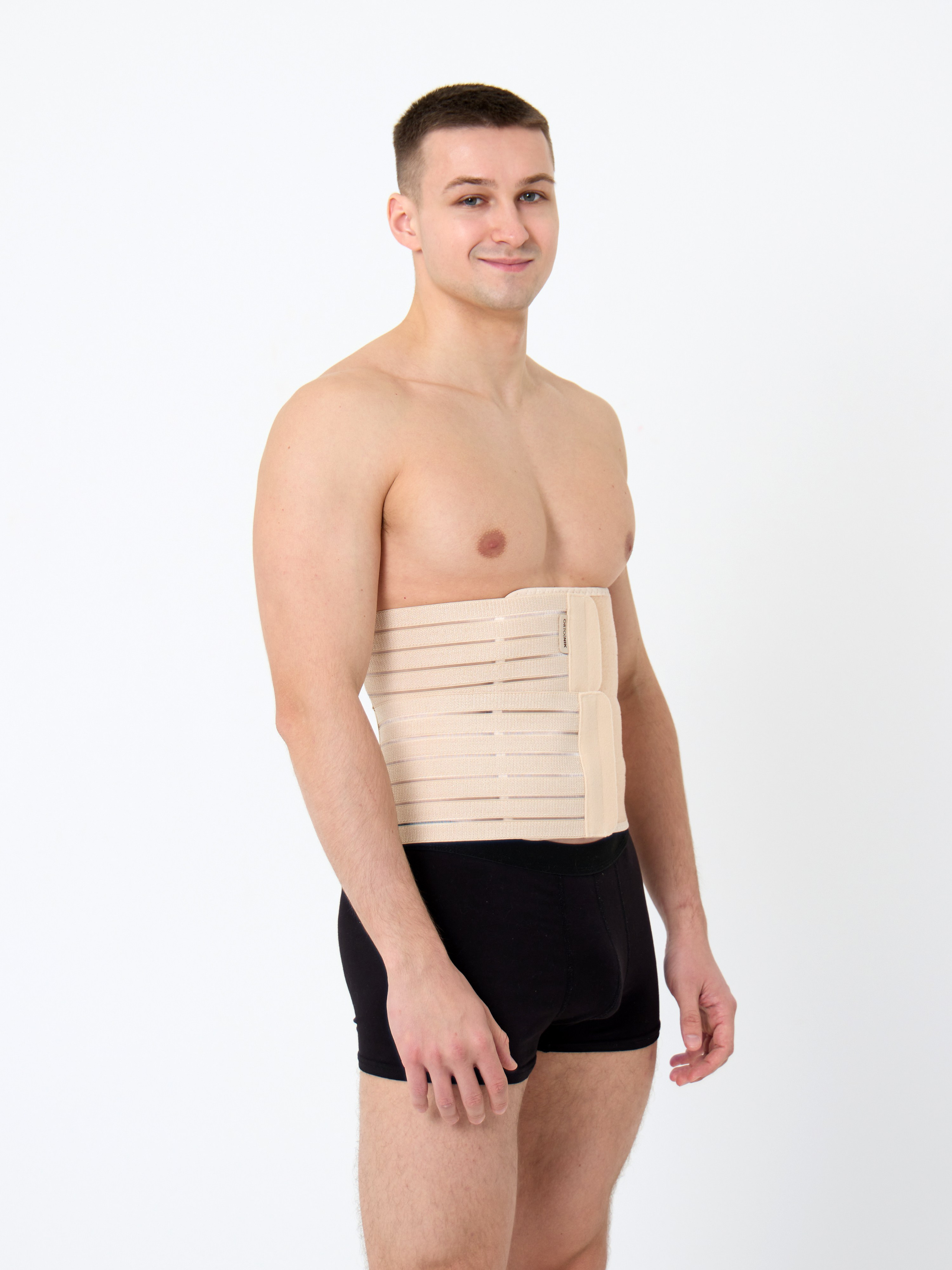 Артем, 185 см, 50-52 р-р. KED Production — продакшн из СПб. Создаём фото, видео и контент, который помогает брендам и селлерам продавать больше