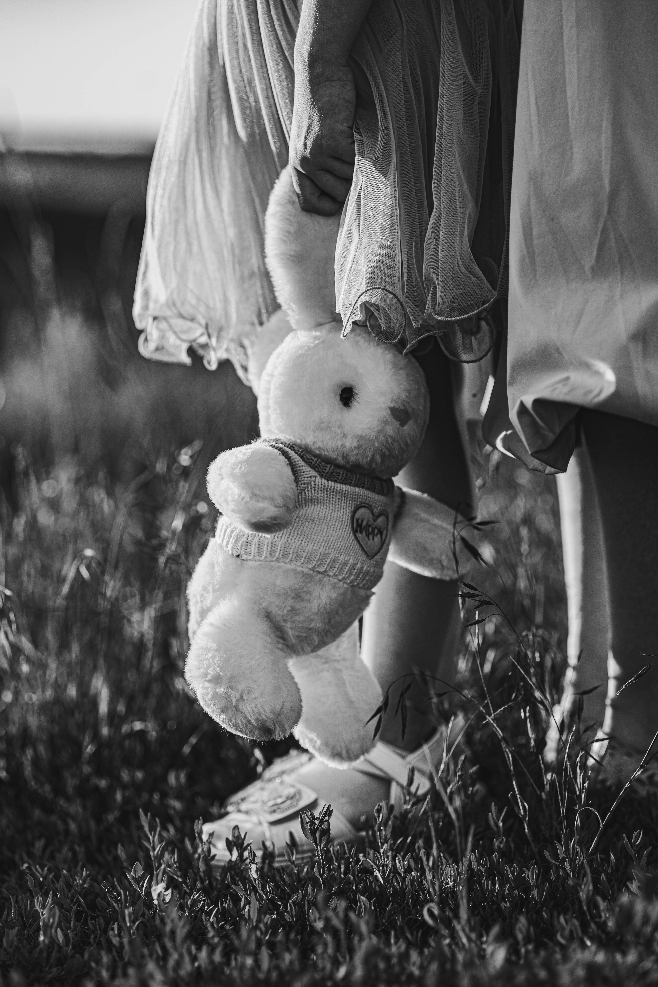 Внучка и бабуля прогулка на природе. Коммерческий фотограф