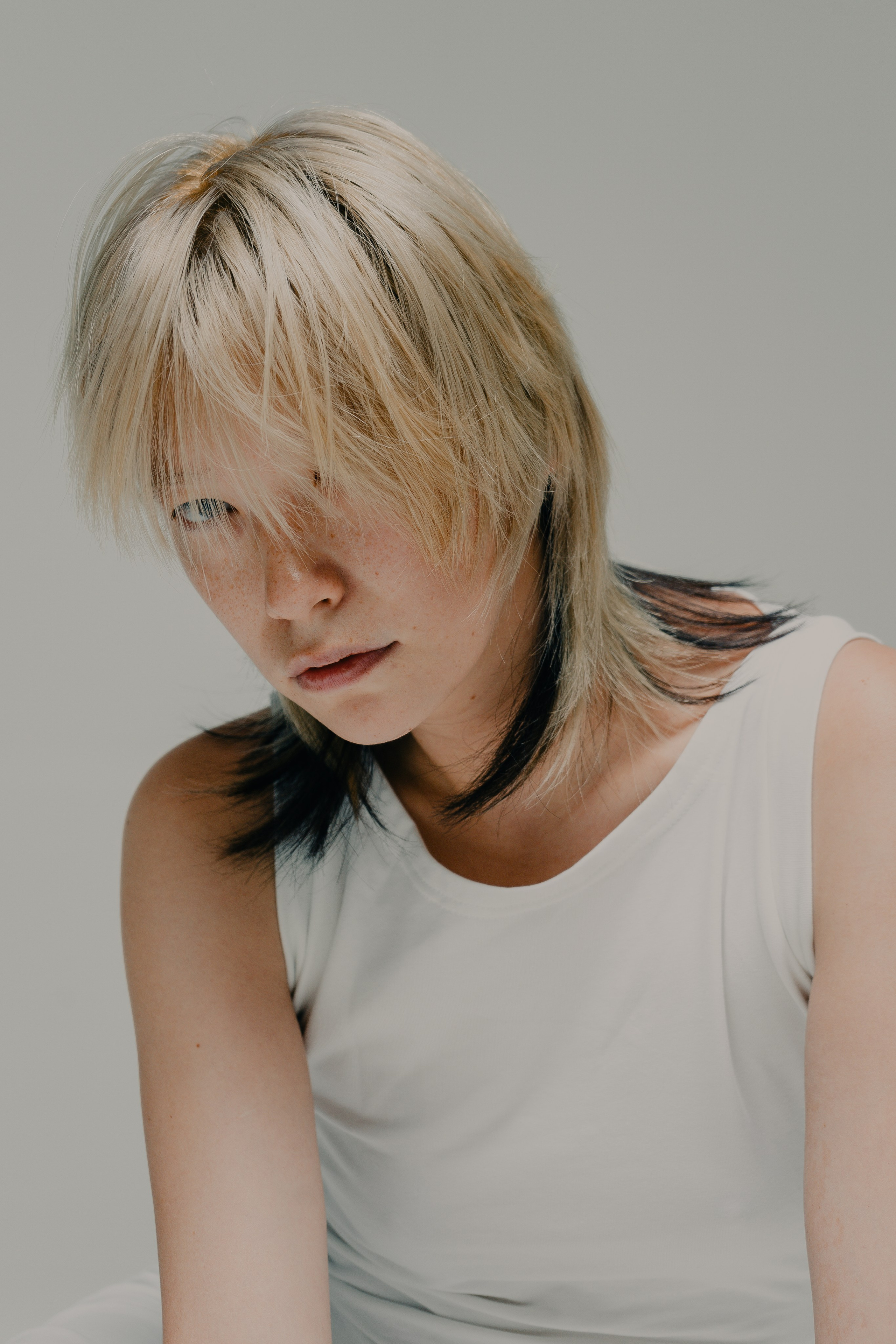 Фотосъёмка в студии девушки корейской внешности. Денис Марков — фотограф в Екатеринбурге