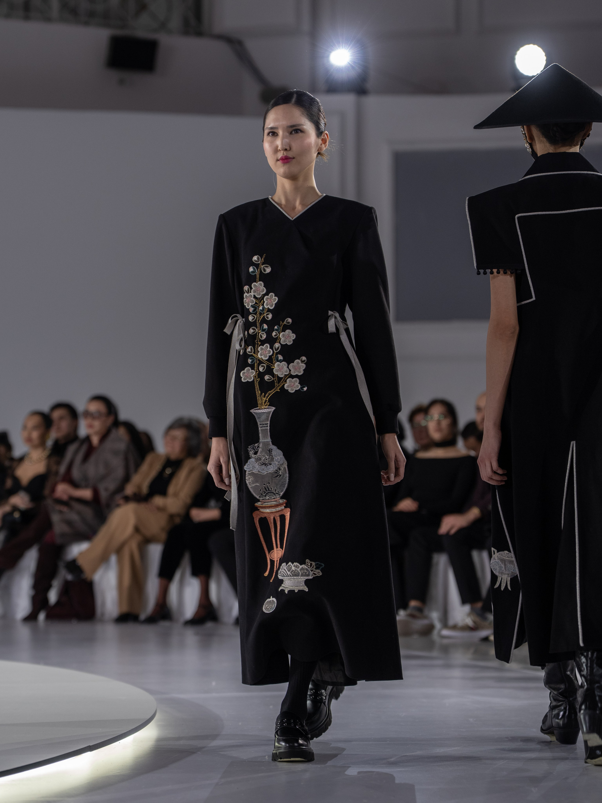 Дизайнер Stas Lopatkin. Сайт Алматинского НЮ АРТ, будуар и фэшн фотографа Дениса Карпенко