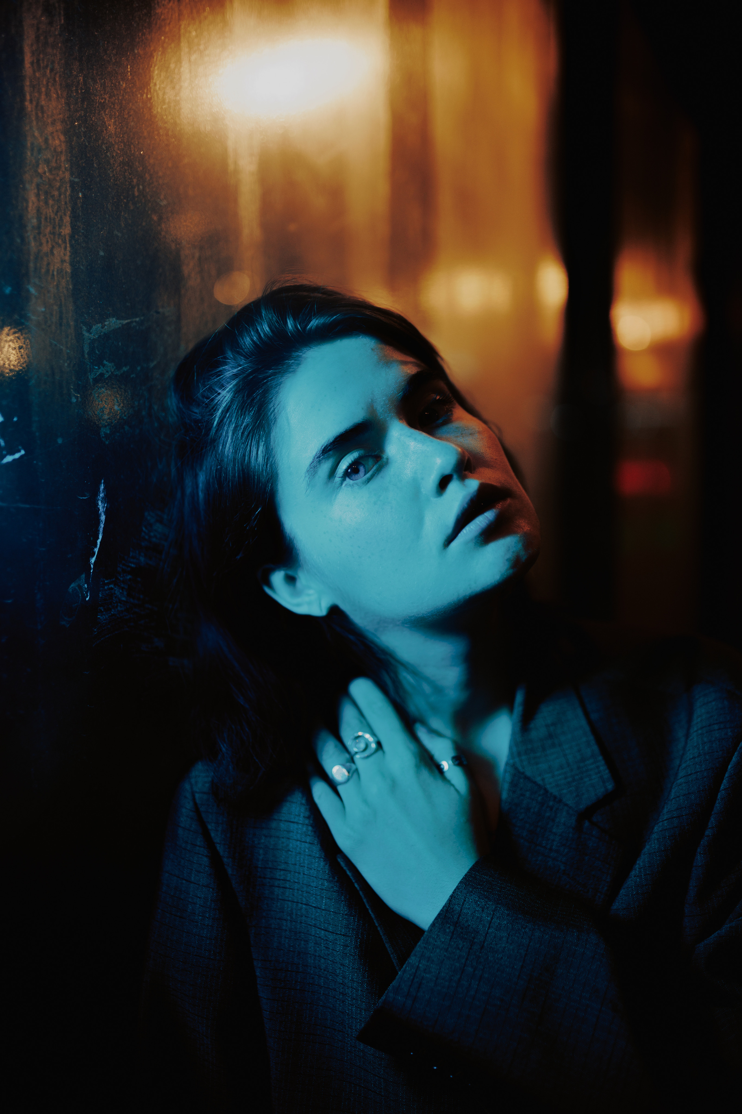 женский портрет фотосессия фотосъёмка на улице в питере с цветным светом