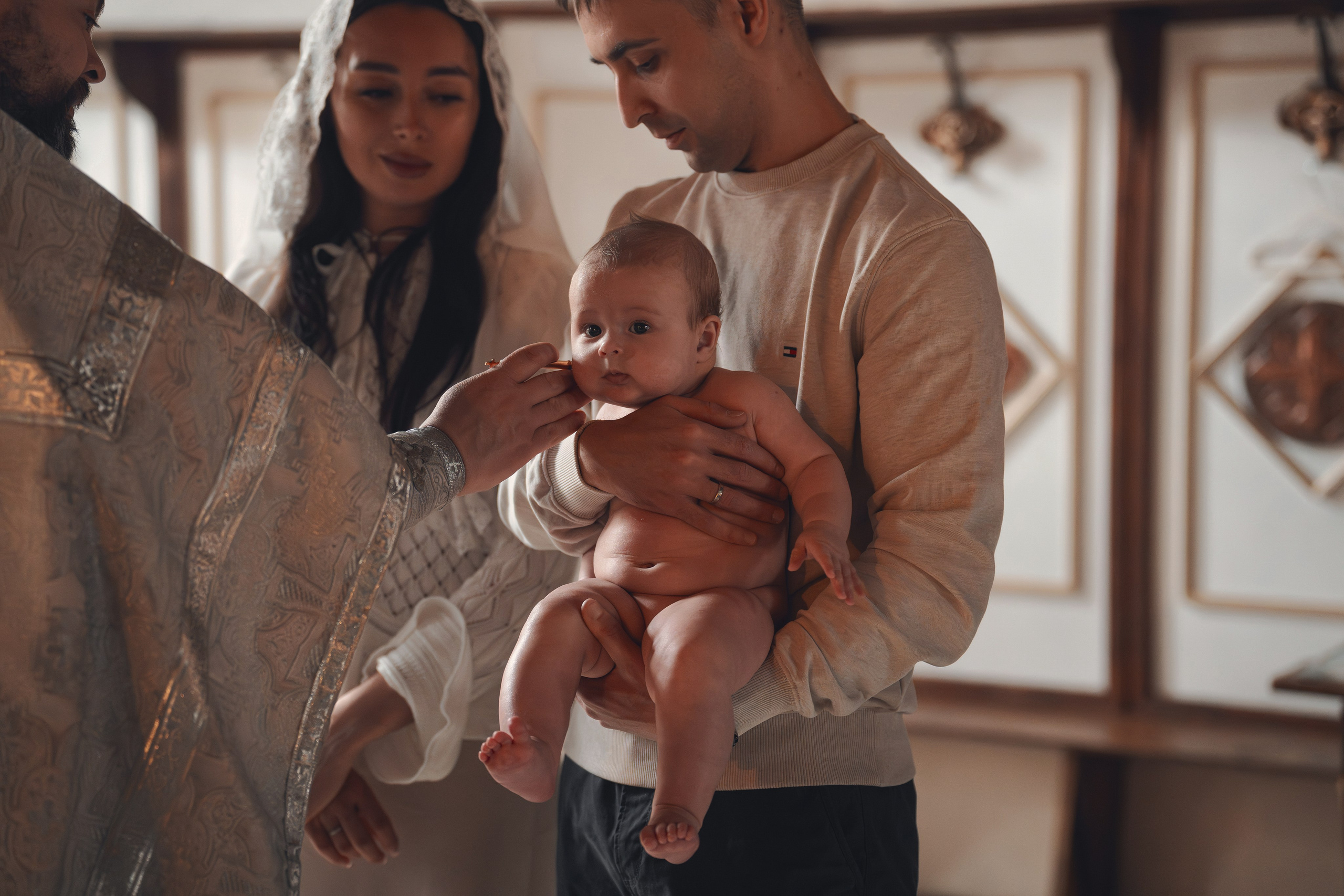 Крещение в православном Храме Воскресения Словущего в Даниловской Слободе. Семейный фотограф в Москве 📸