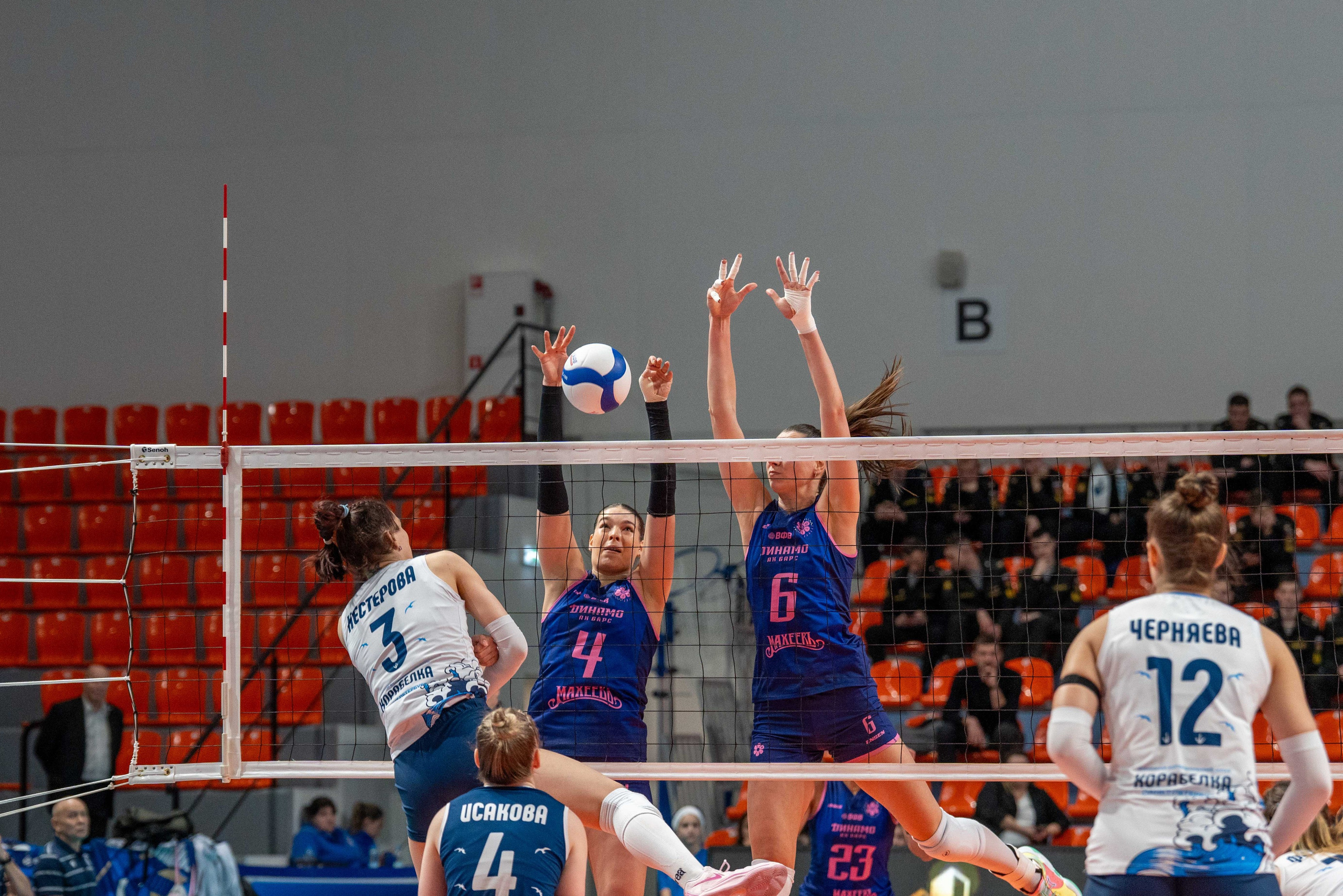 Корабелка — Динамо-Ак Барс (Казань): фотогалерея 15-го тура Суперлиги 2025/26 в Санкт-Петербурге | Антон Гауф. Спортивный фотограф в Санкт-Петербурге | Антон Гауф