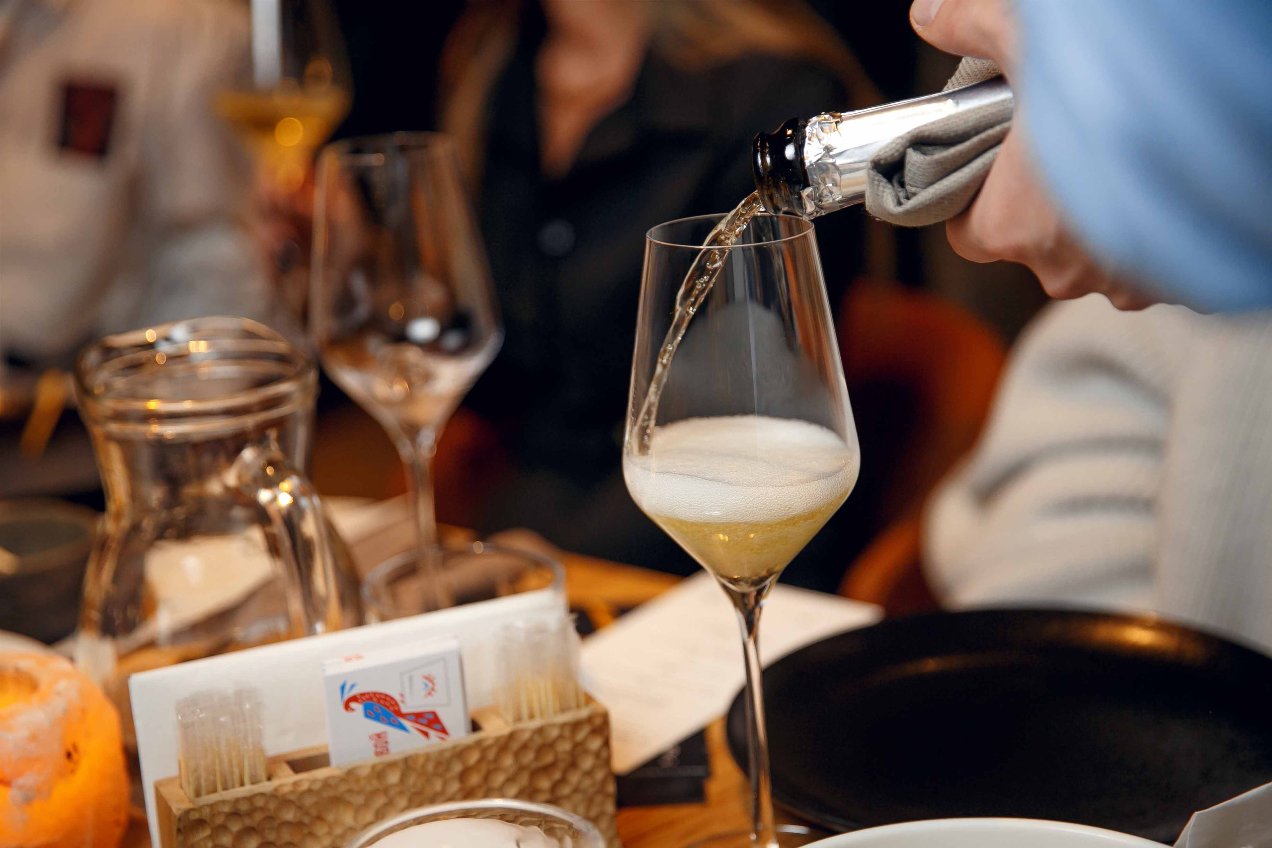 Винный вечер в «Сказке». Ваш репортажный фотограф Артемий Антонов