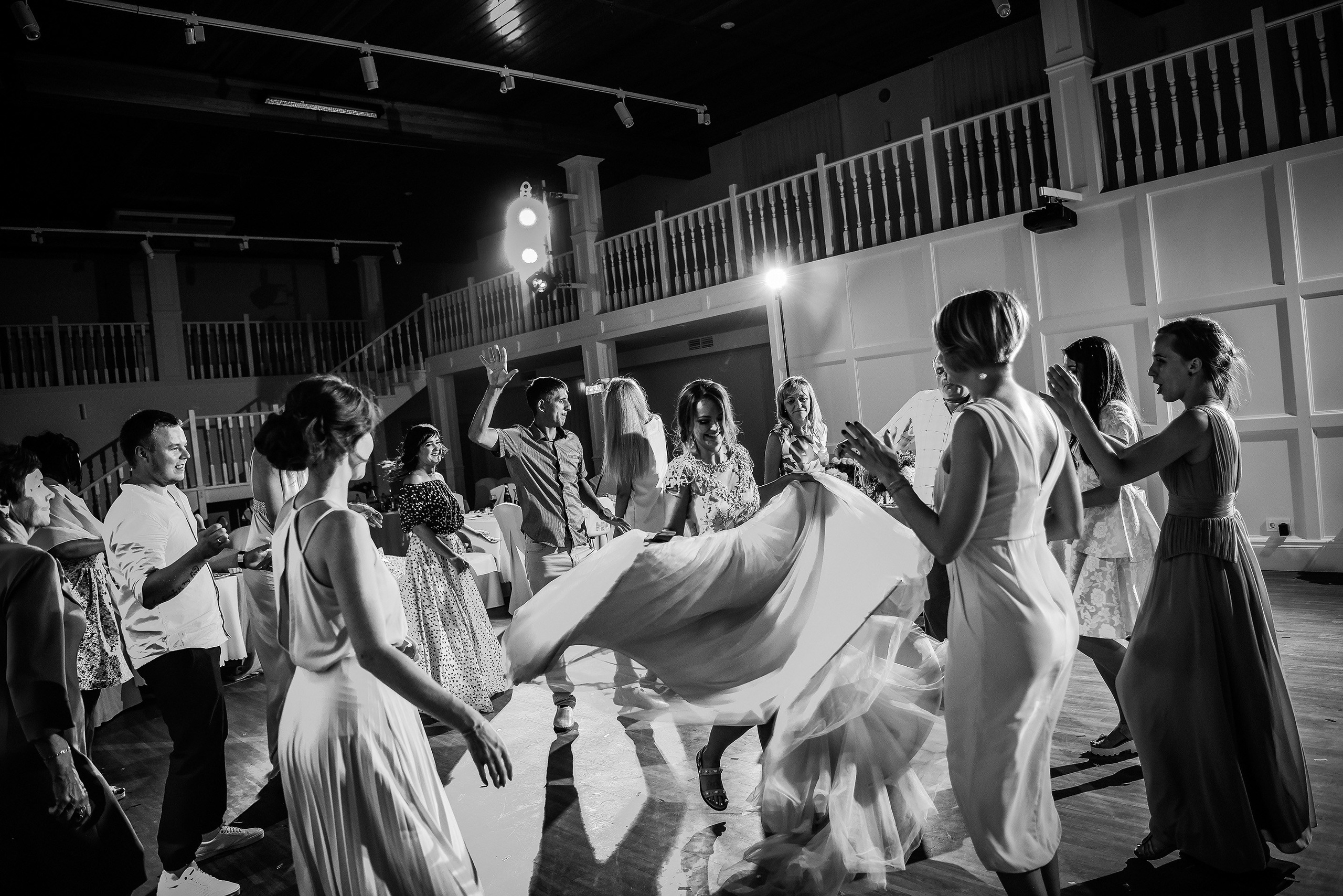 💐 Радик и Яна — душевная загородная свадьба в Villatic | Теплые фото под Красноярском. 📸 Свадебный и семейный фотограф в Красноярске Тихомиров Евгений | 17 лет опыта | 800+ свадеб